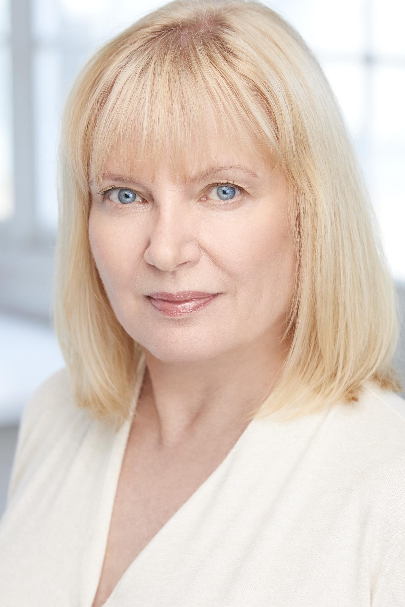 actor Bonnie Hay large photo