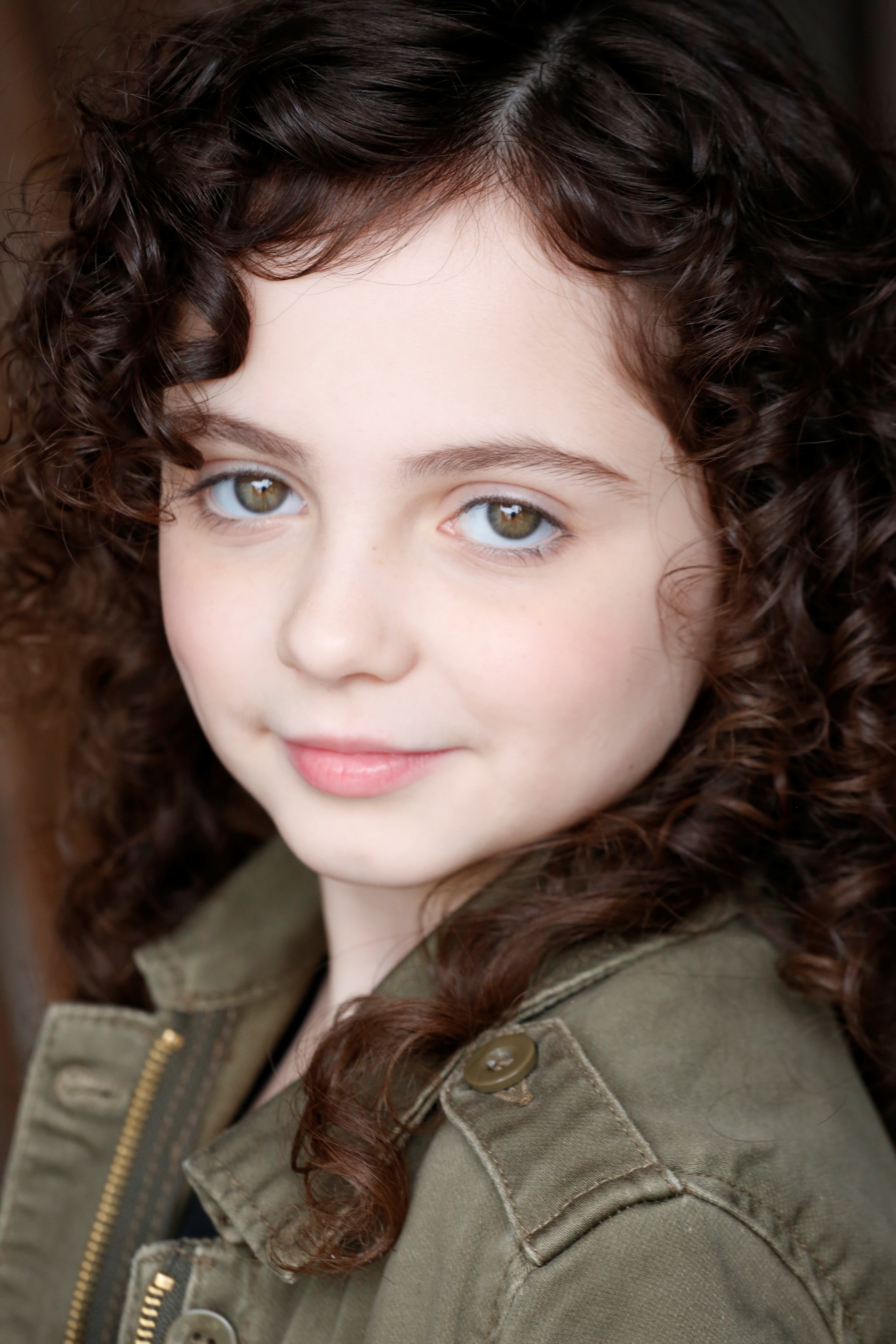 actor Izzie Coffey large photo