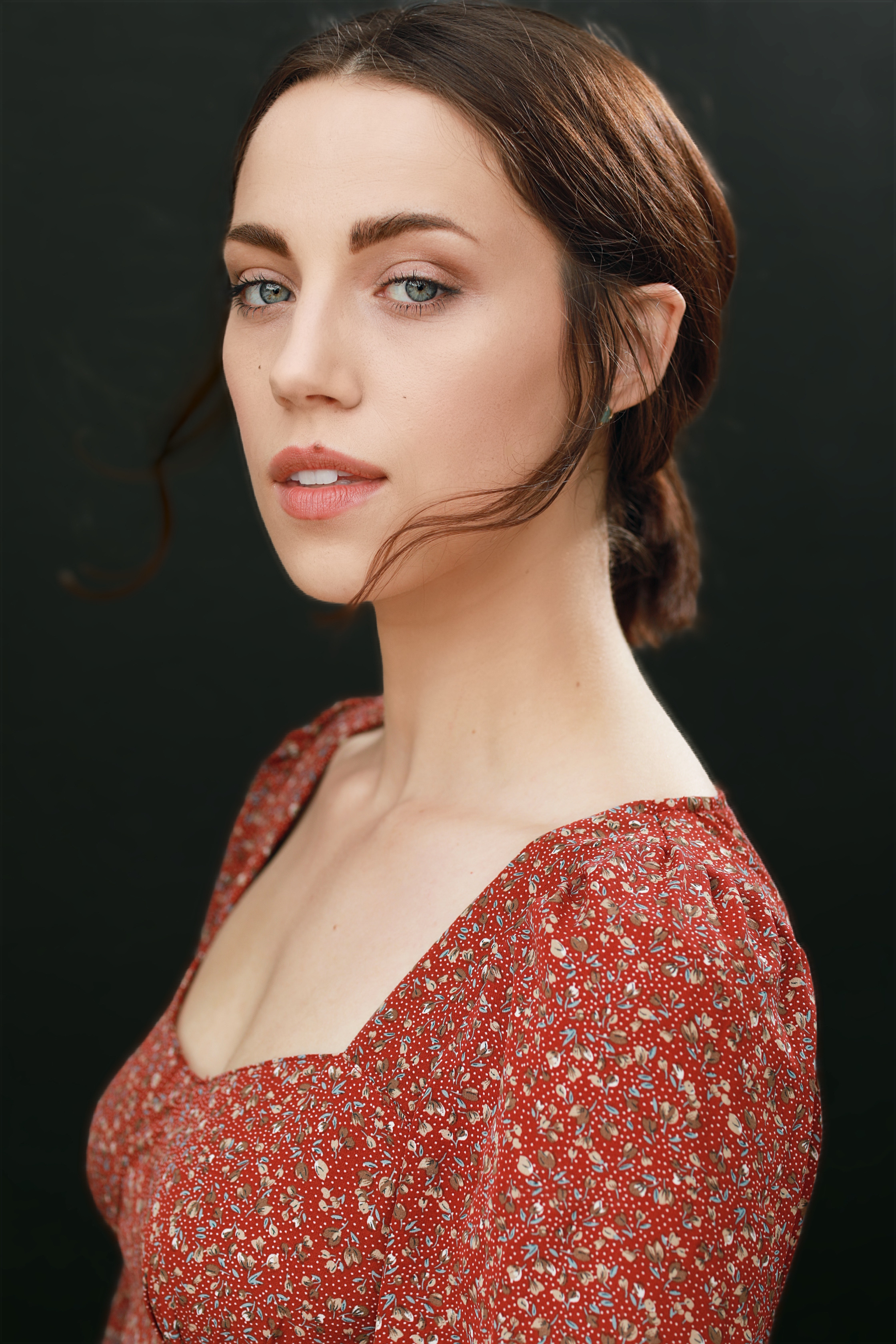 actor Anna Daines large photo