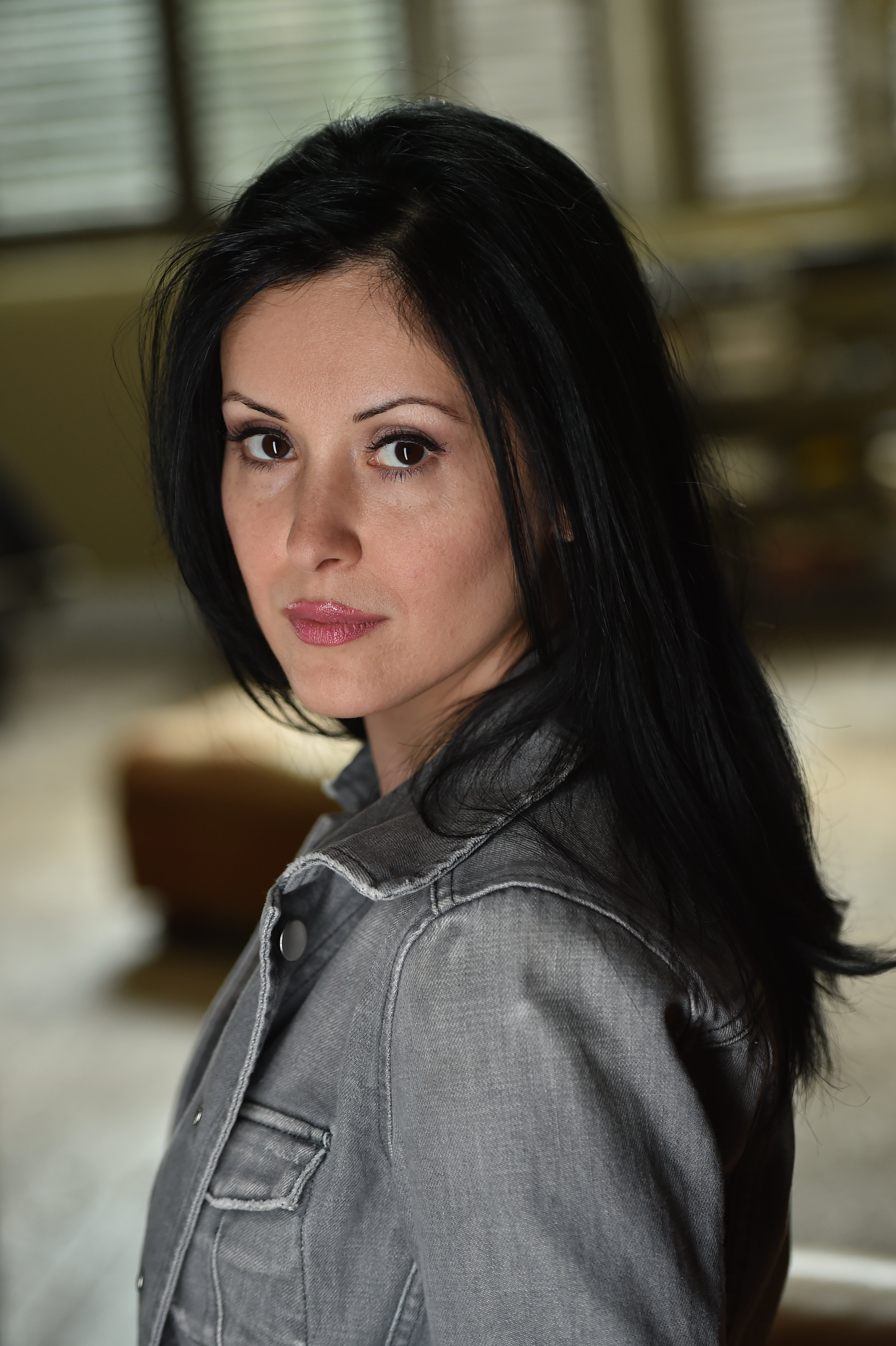 actor Amanda Lavassani large photo