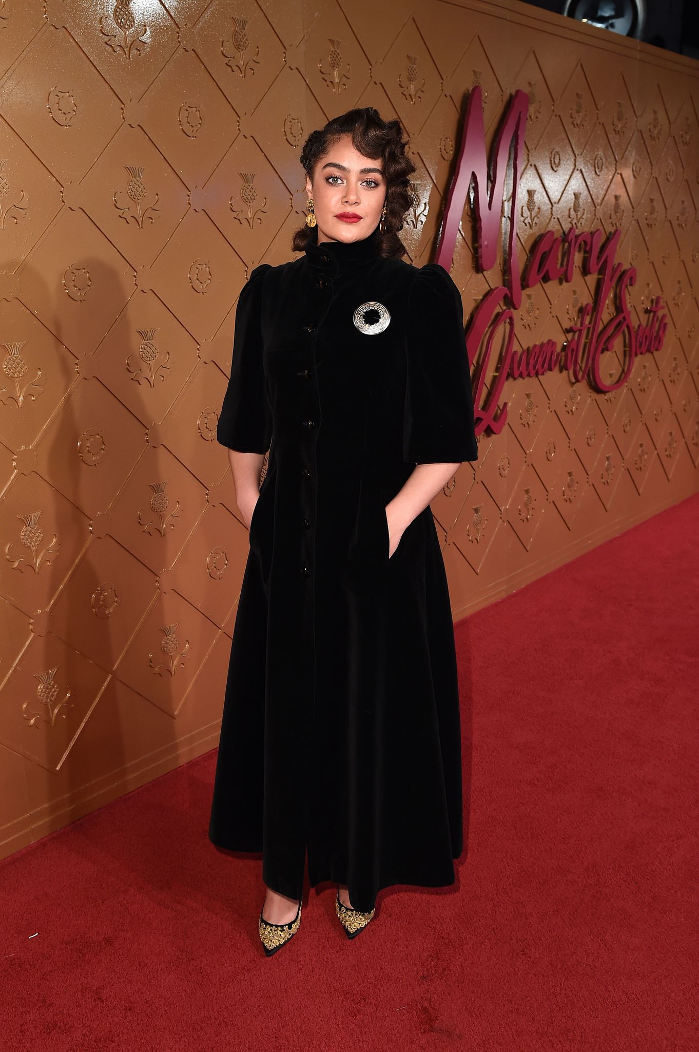 actor Izuka Hoyle large photo