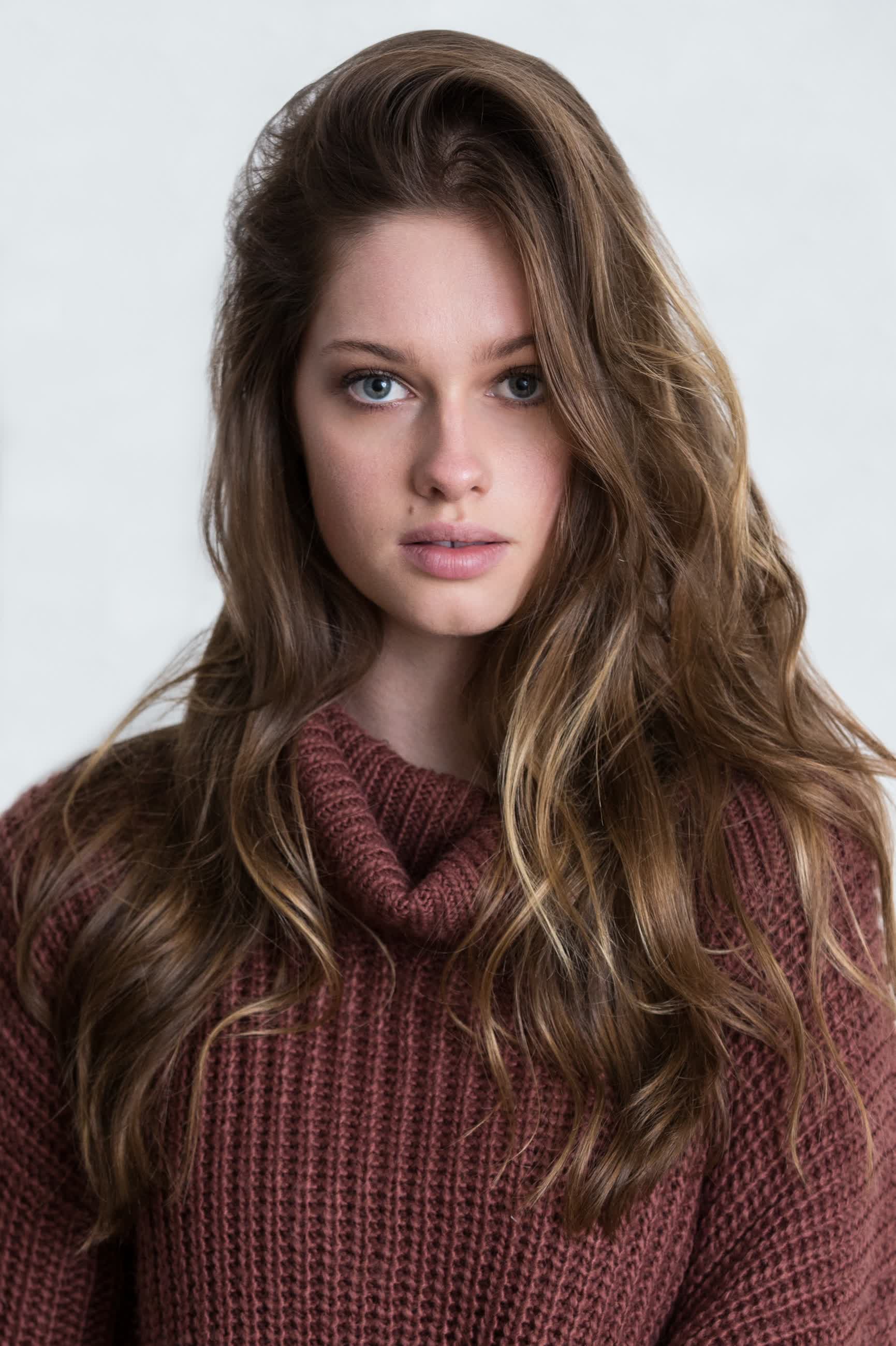 actor Gabrielle Haugh large photo