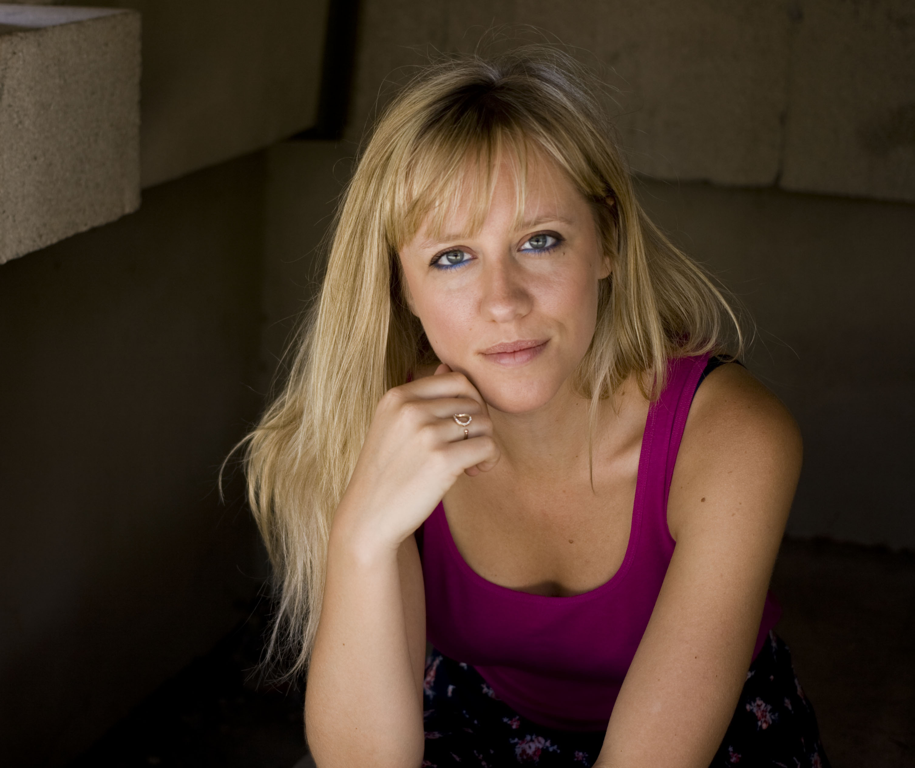 actor Betsy Holt large photo