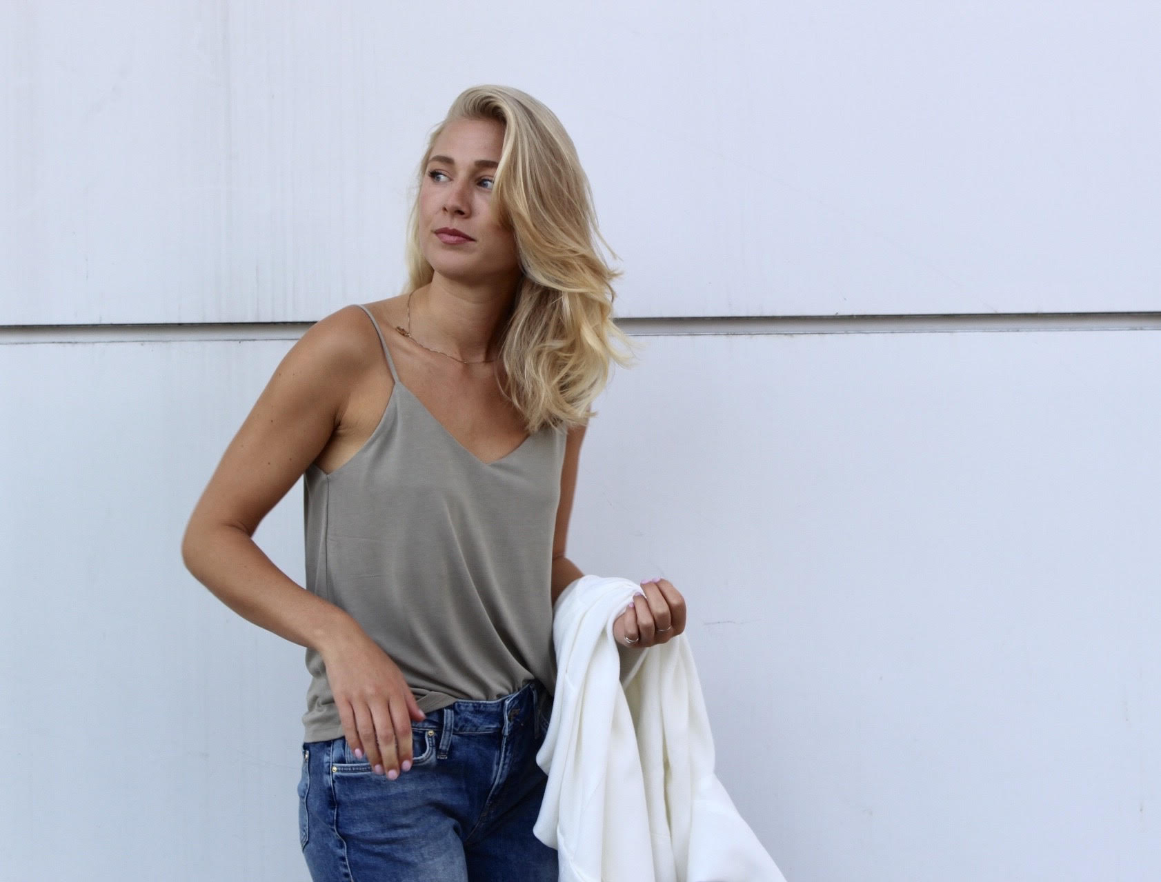 actor Lyndsey Gavin large photo