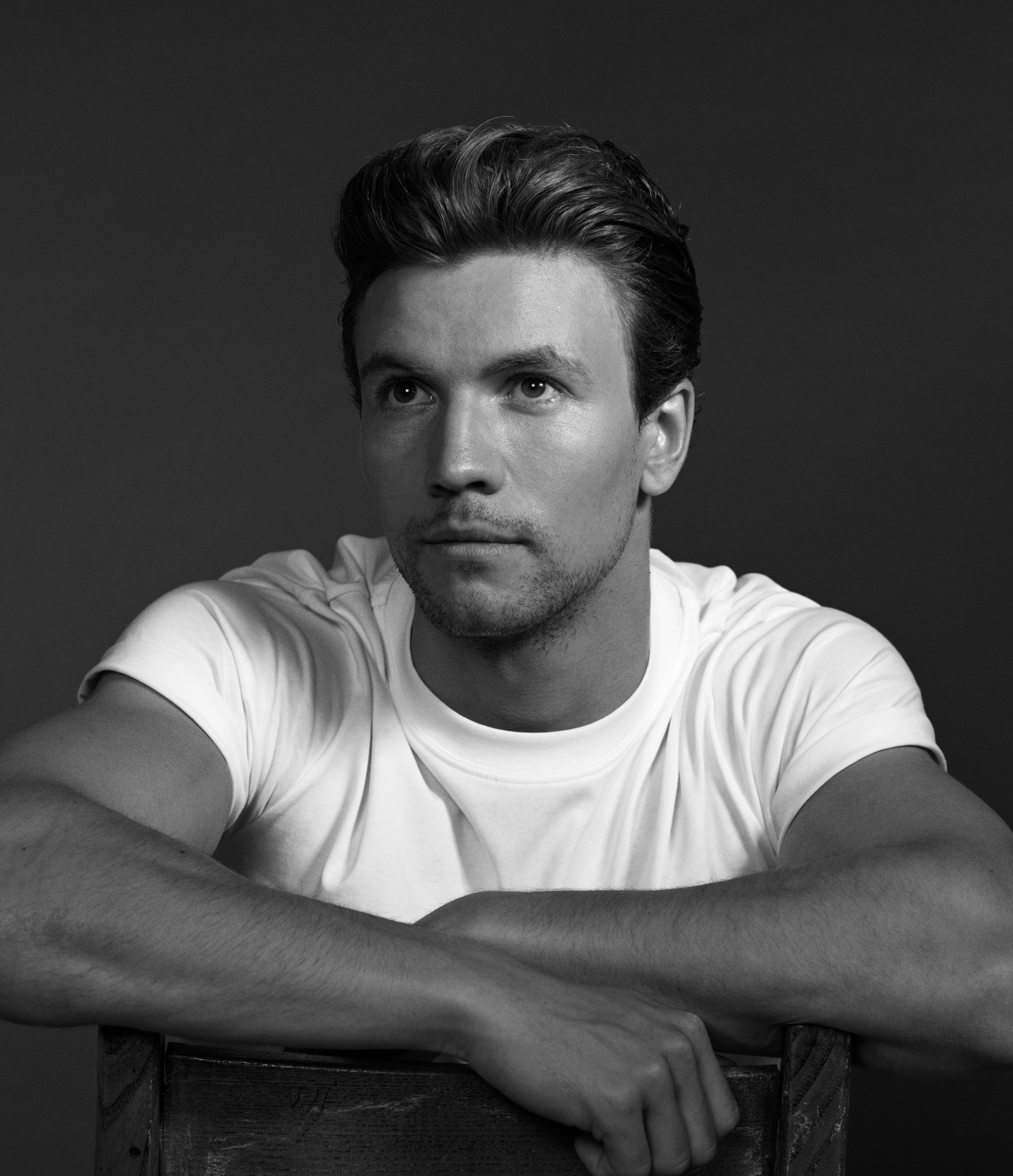 actor Leo Suter large photo