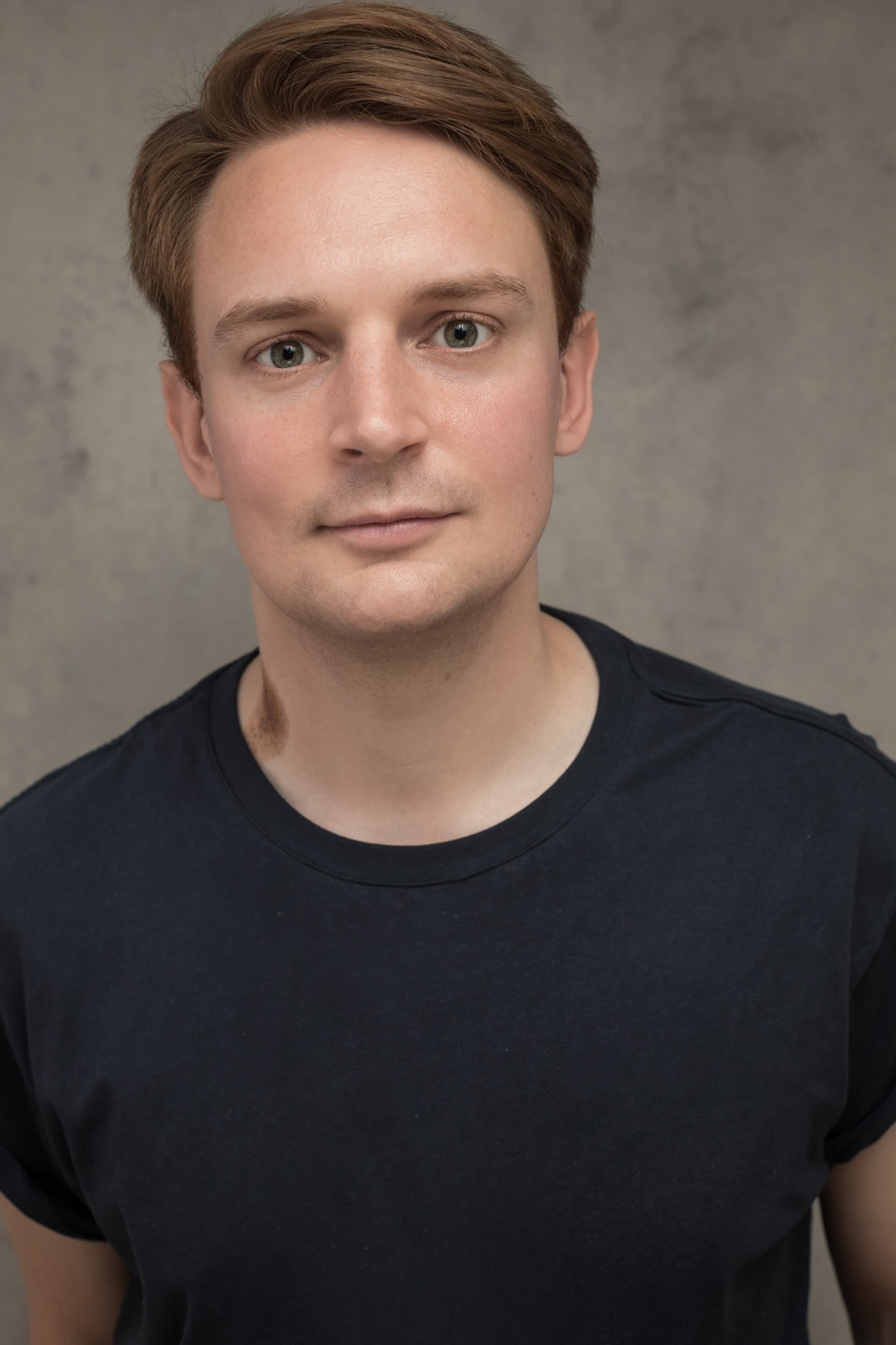 actor Joe Barnes large photo