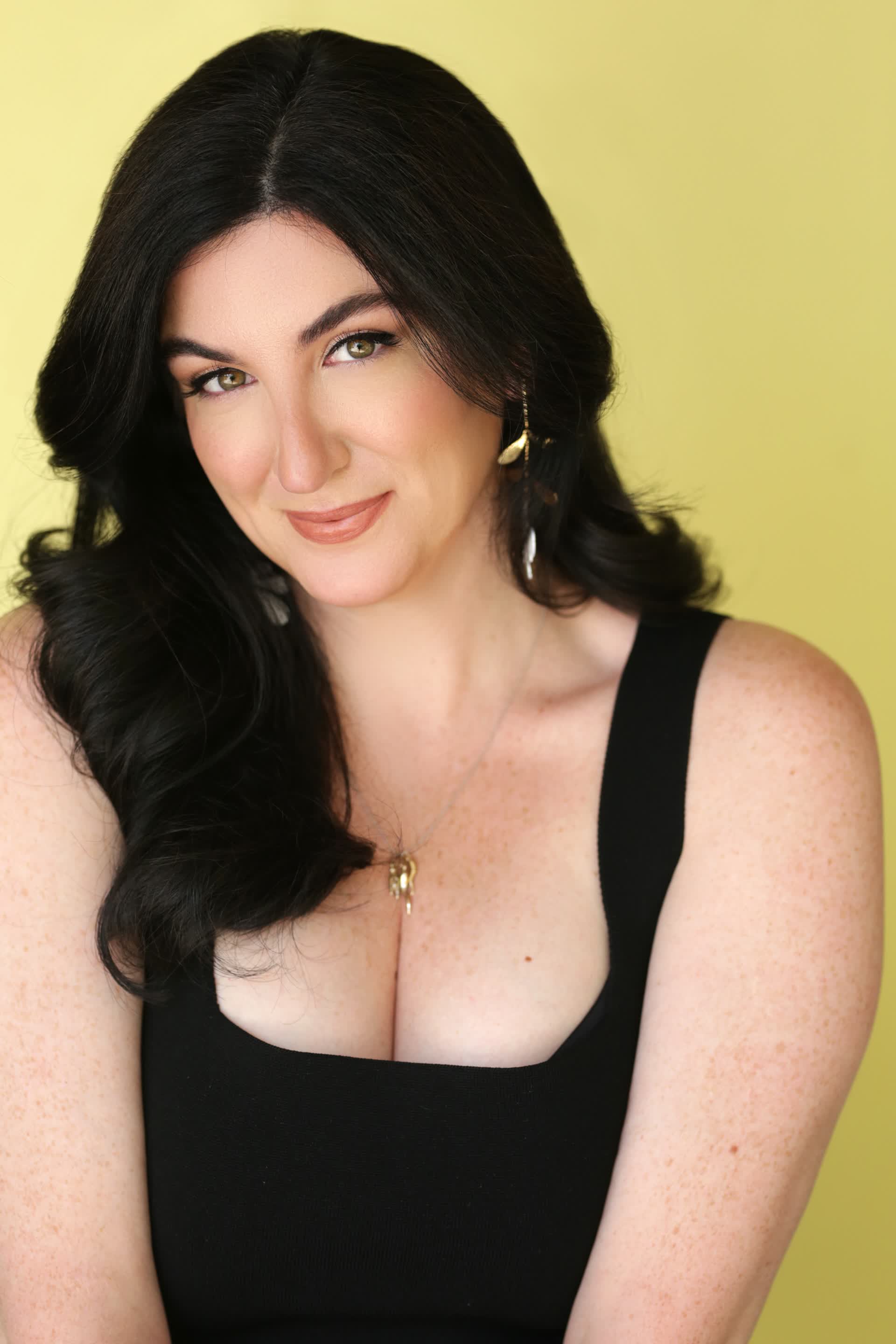 actor Katie Rich large photo