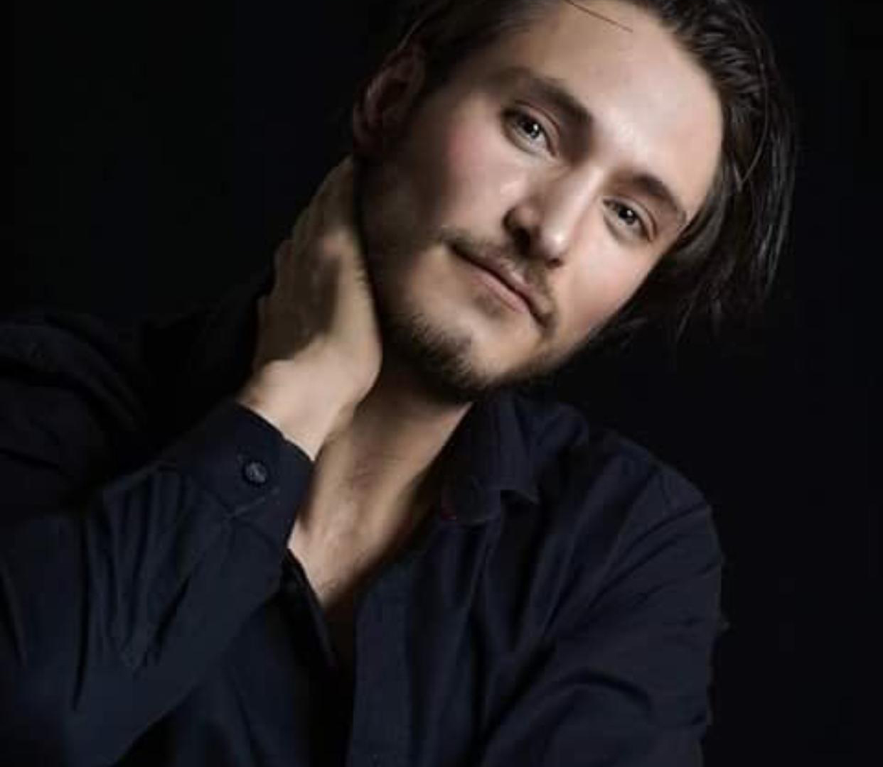 actor Claudio Cataño large photo