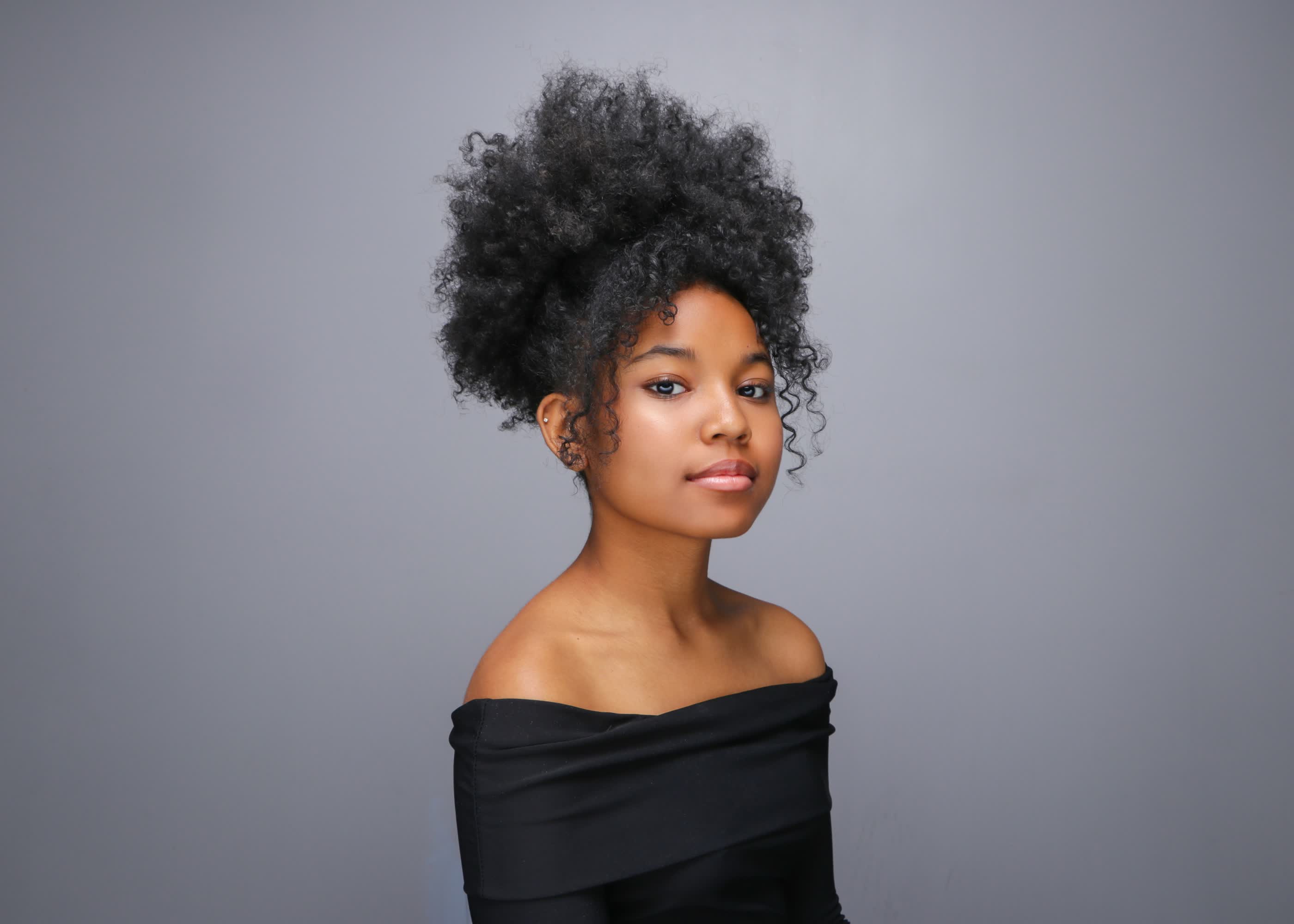 actor Ariana Neal large photo