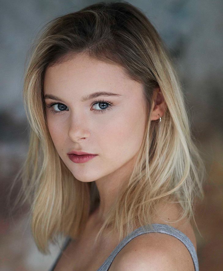 actor Mia Jenkins large photo