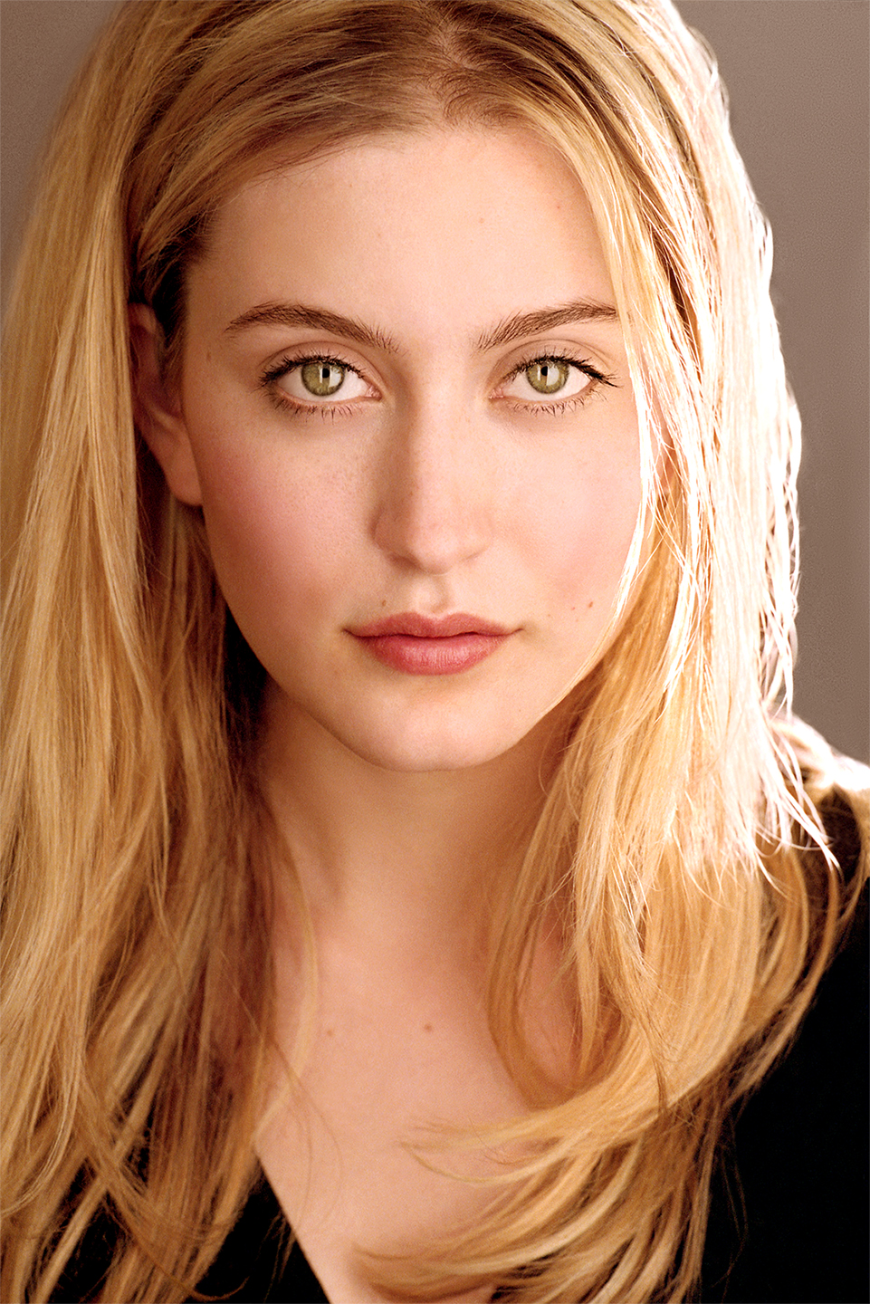 actor Olivia Macklin large photo