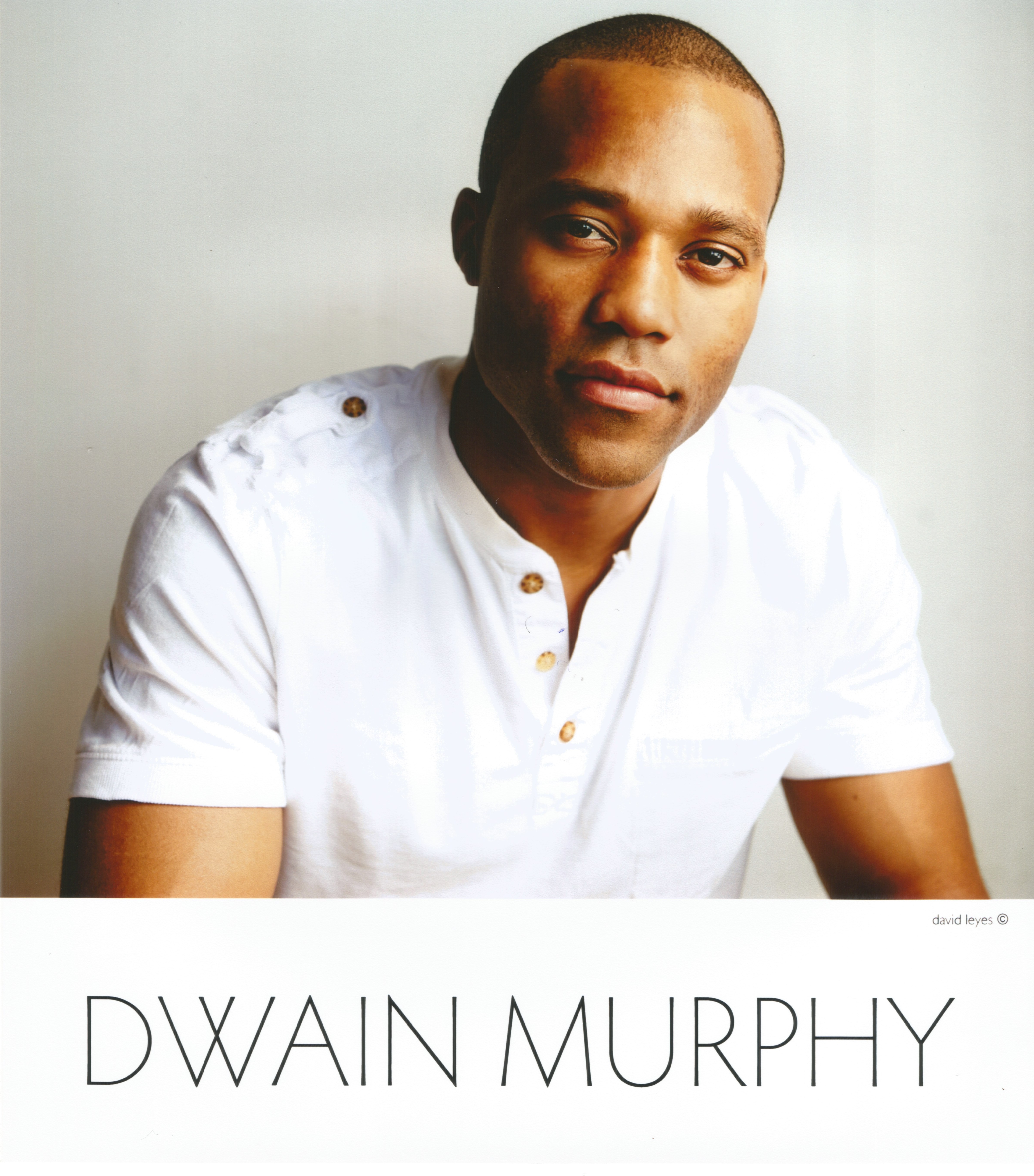 actor Dwain Murphy large photo