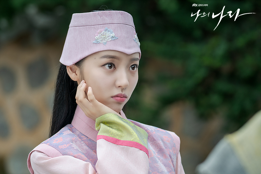 actor Ji Yoon Hong large photo