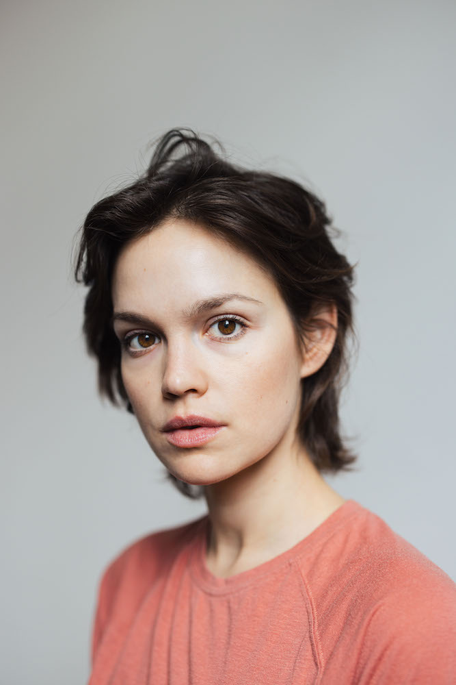 actor Emilia Schüle large photo