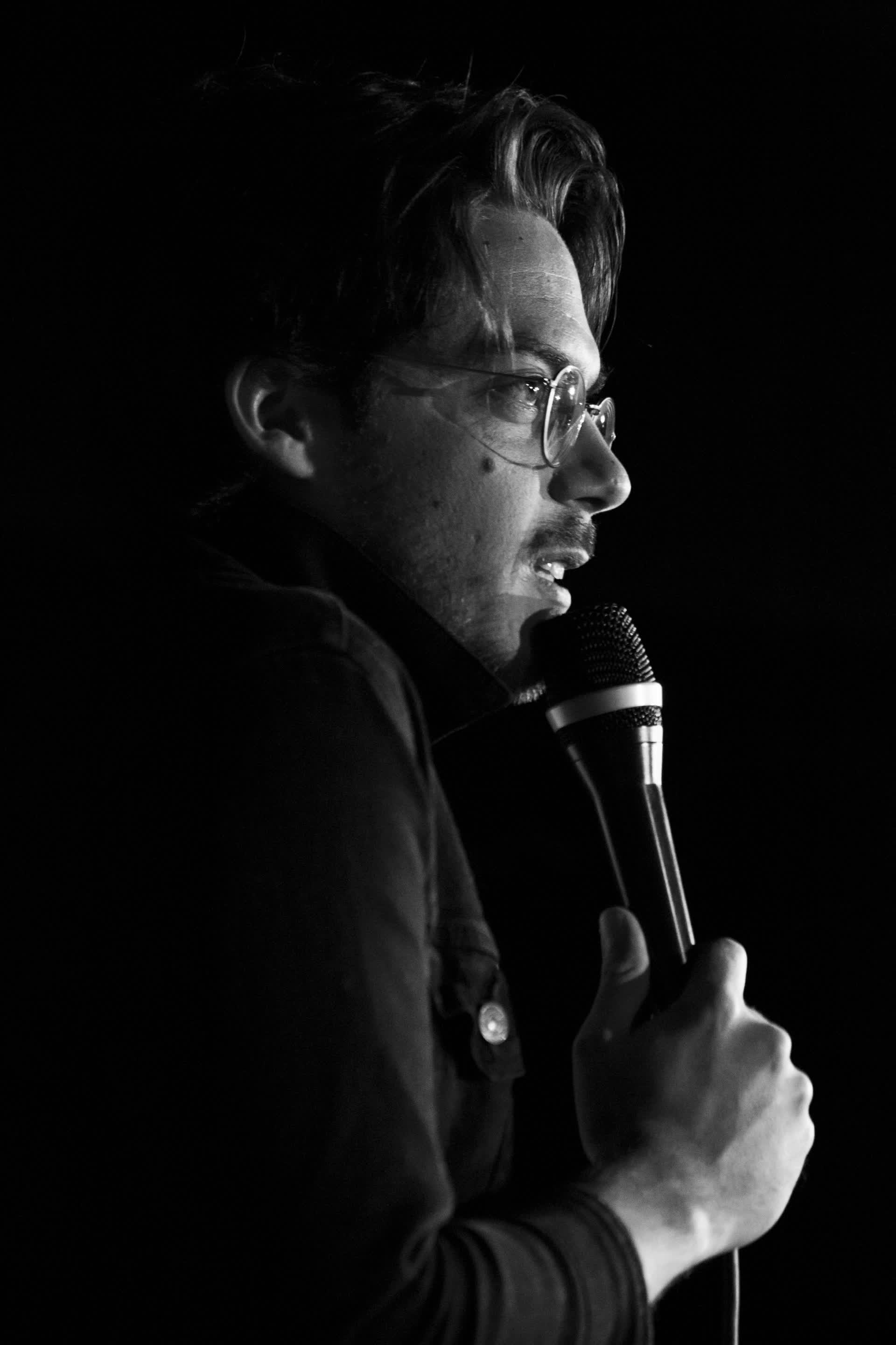 actor Roberto Flores large photo