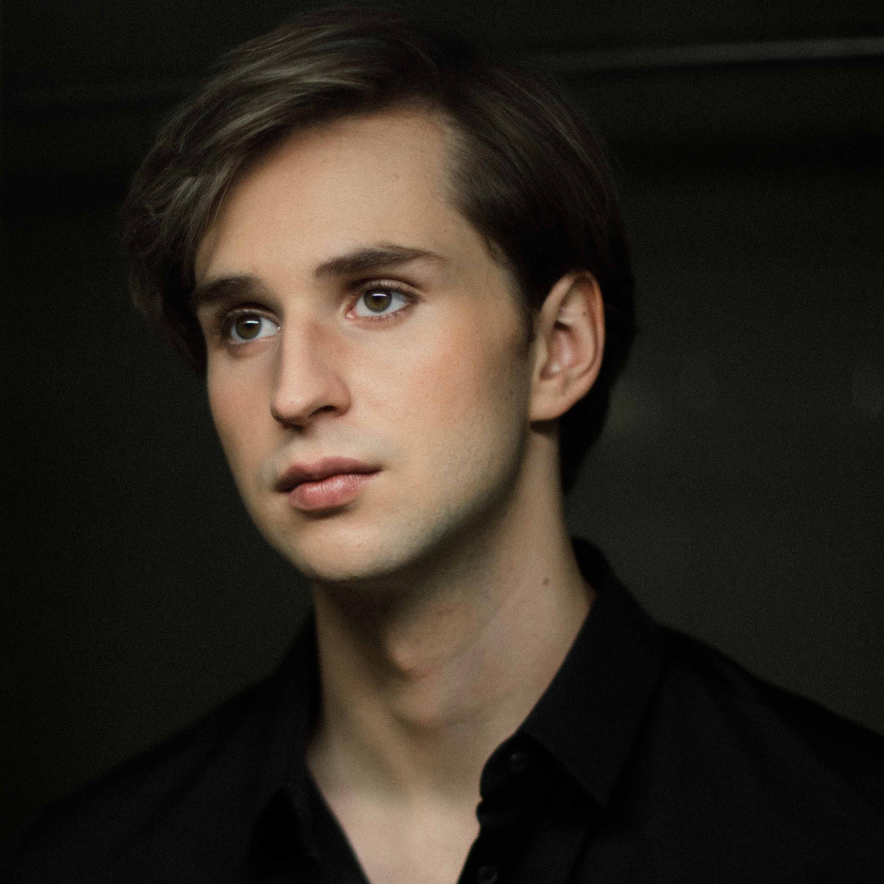 actor Grayson Maxwell Gurnsey large photo