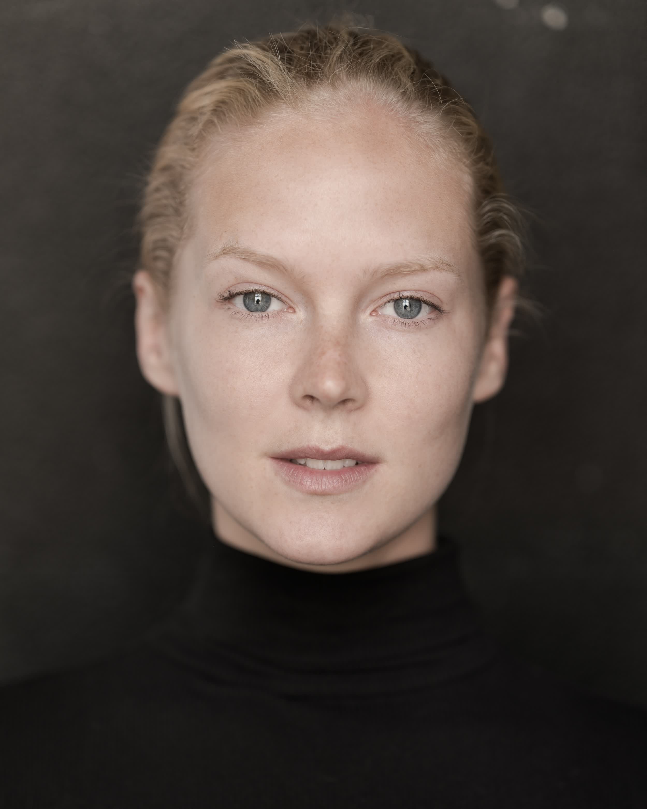 actor Rosy McEwen large photo