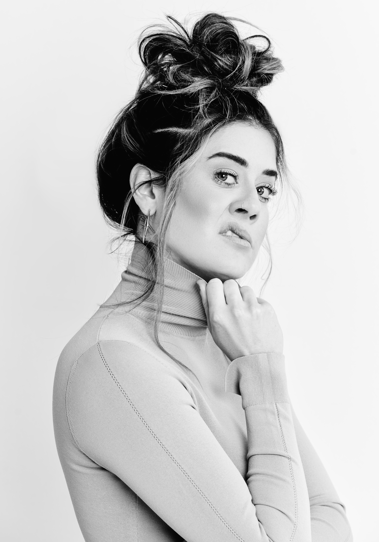 actor Manon Mathews large photo