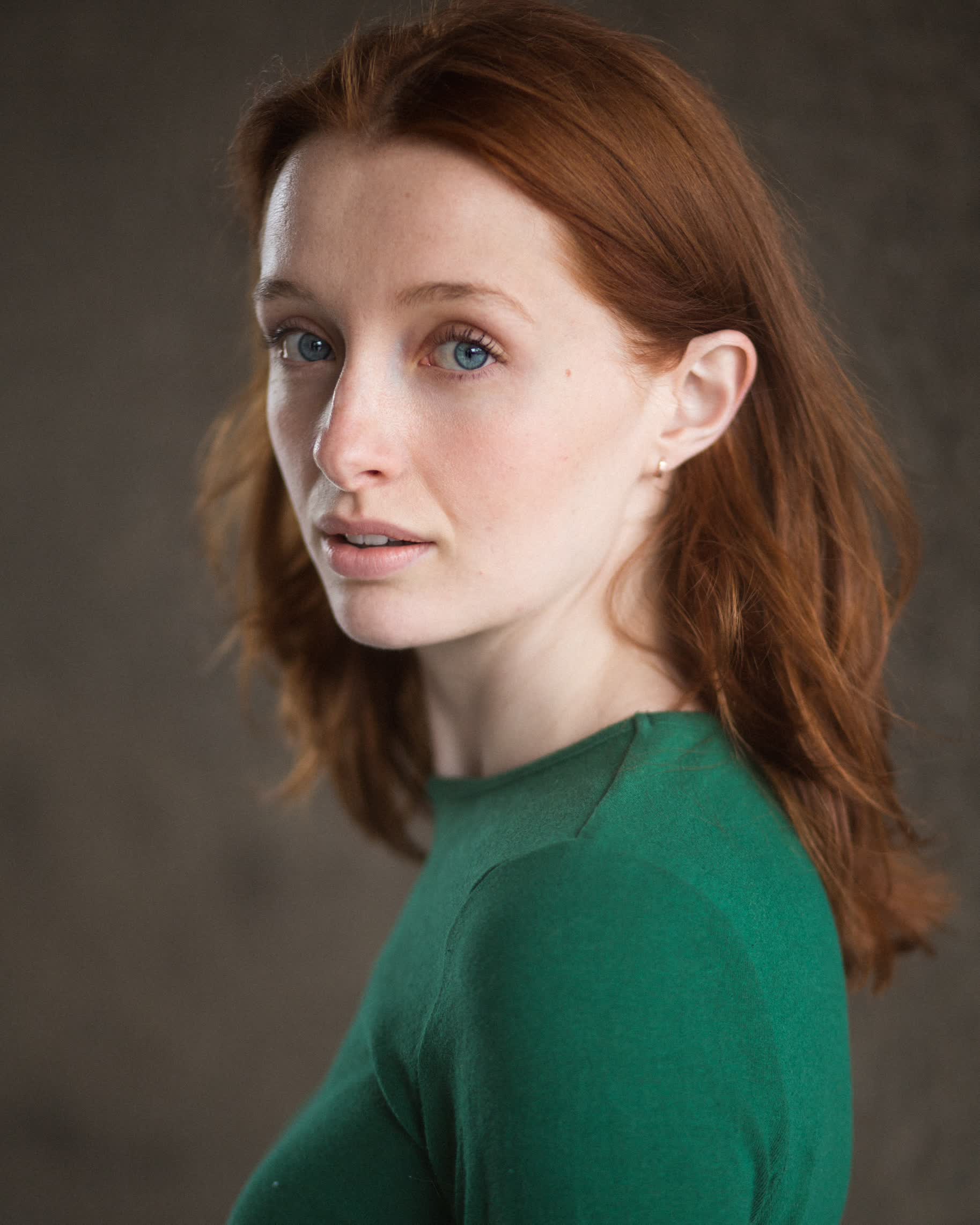 actor Poppy Gilbert large photo