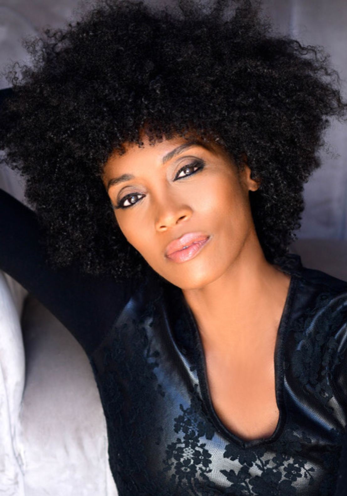 actor Vicky Lambert large photo