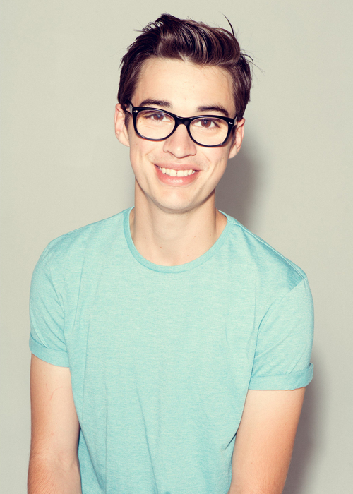 actor Joey Bragg large photo
