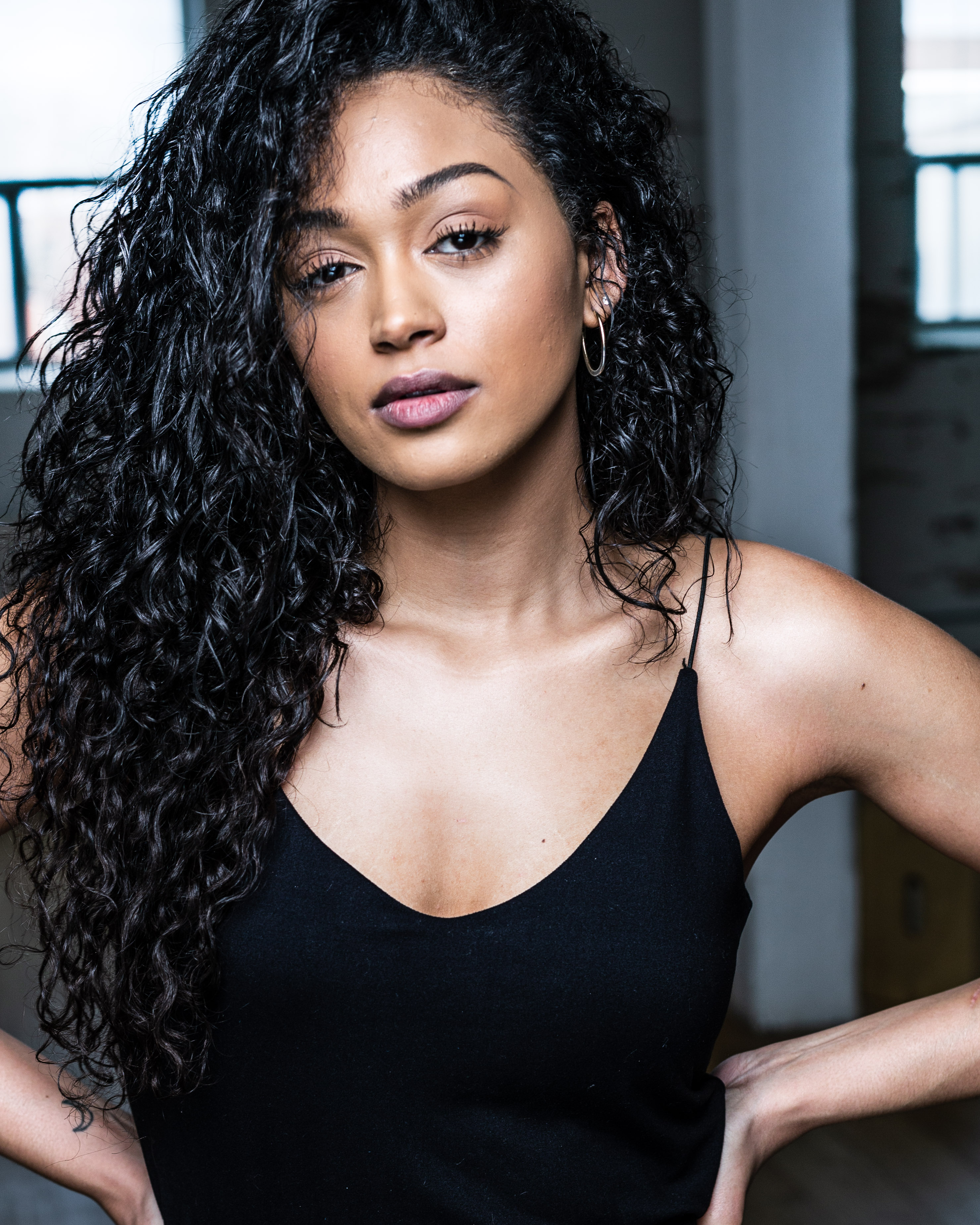 actor Savannah Basley large photo