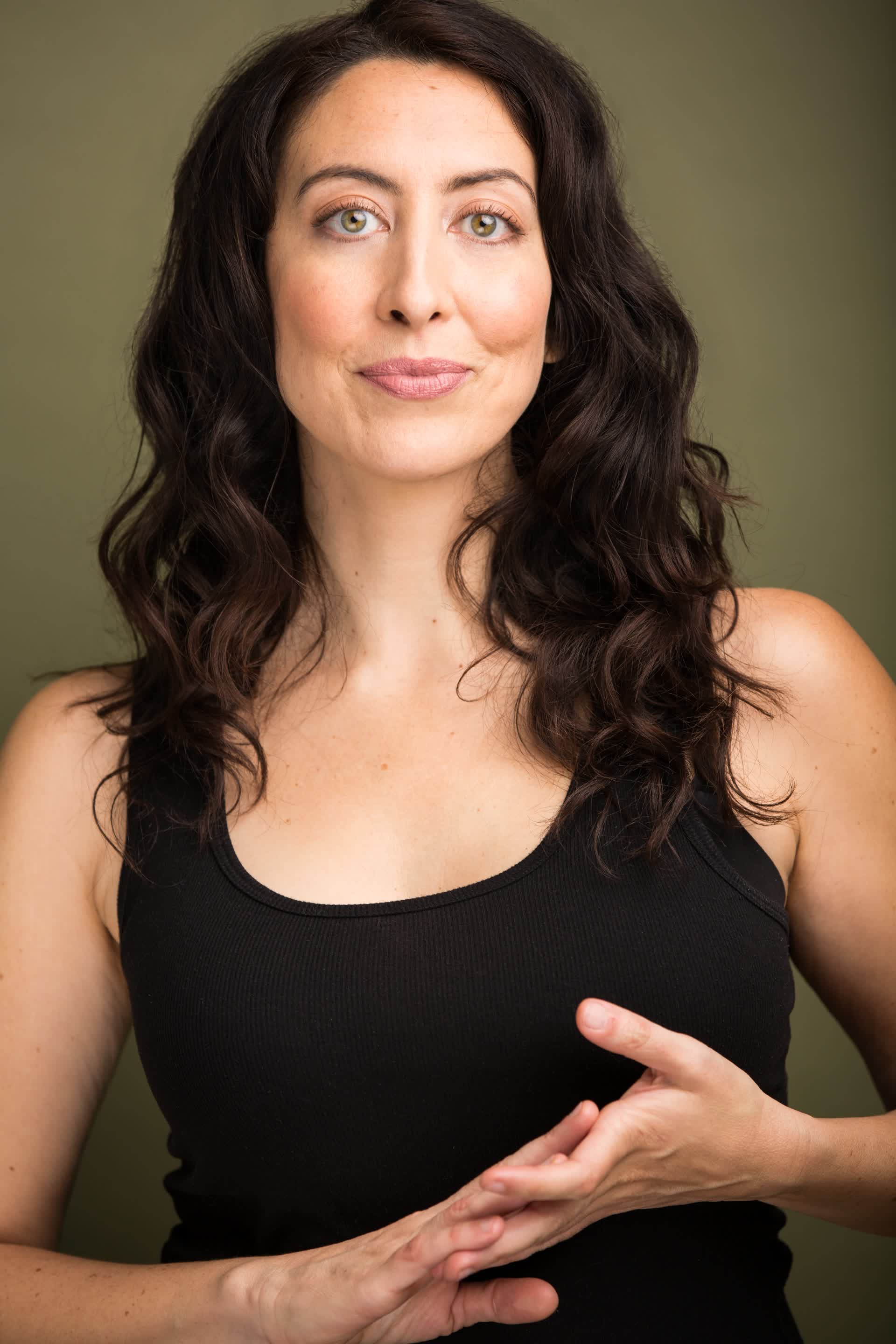 actor Nina Millin large photo