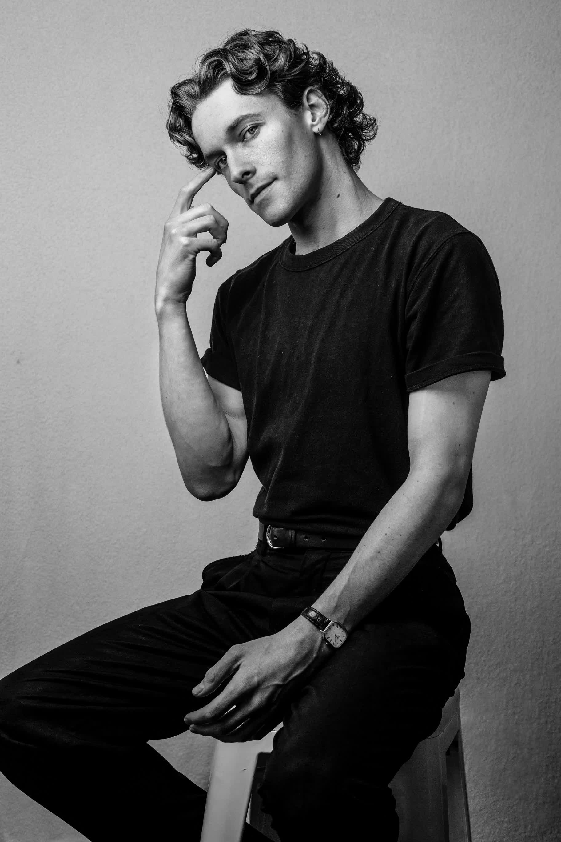 actor Jacob Collins-Levy large photo