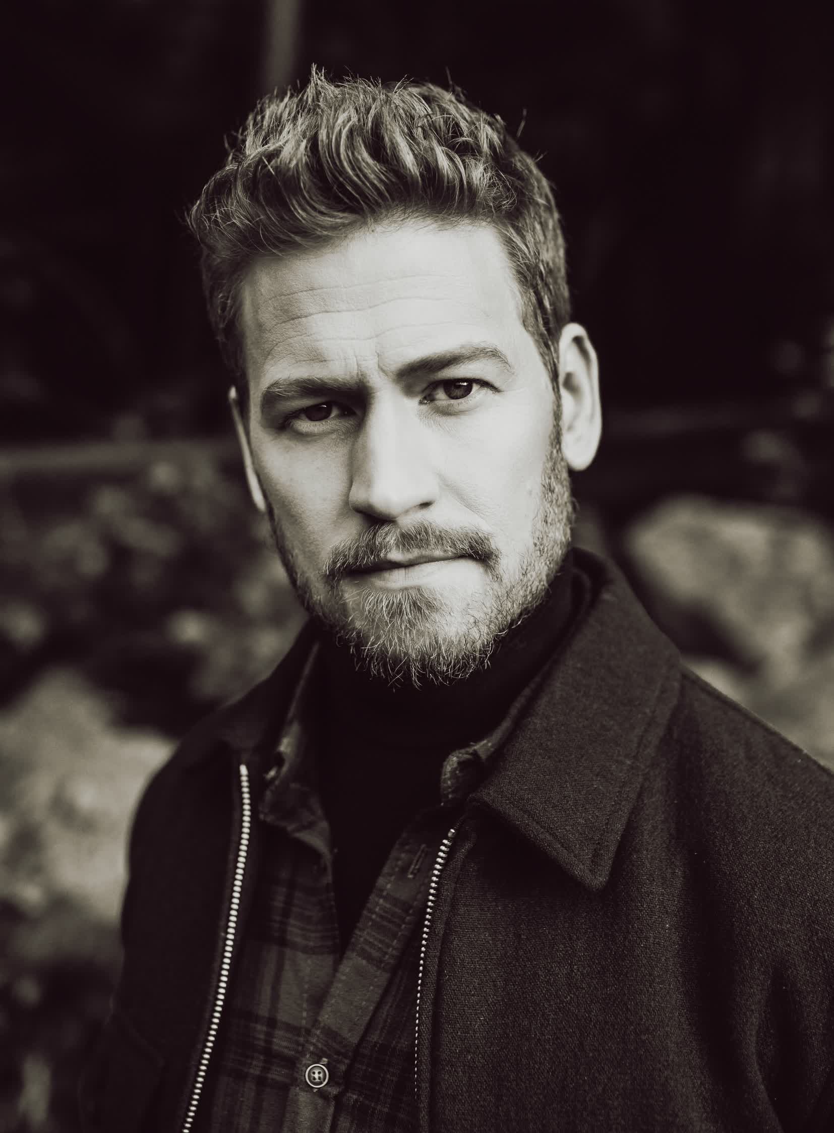 actor Gavin Stenhouse large photo