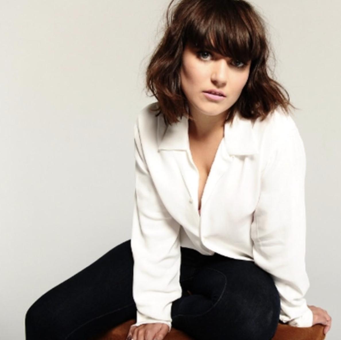 actor Hannah Dunne large photo