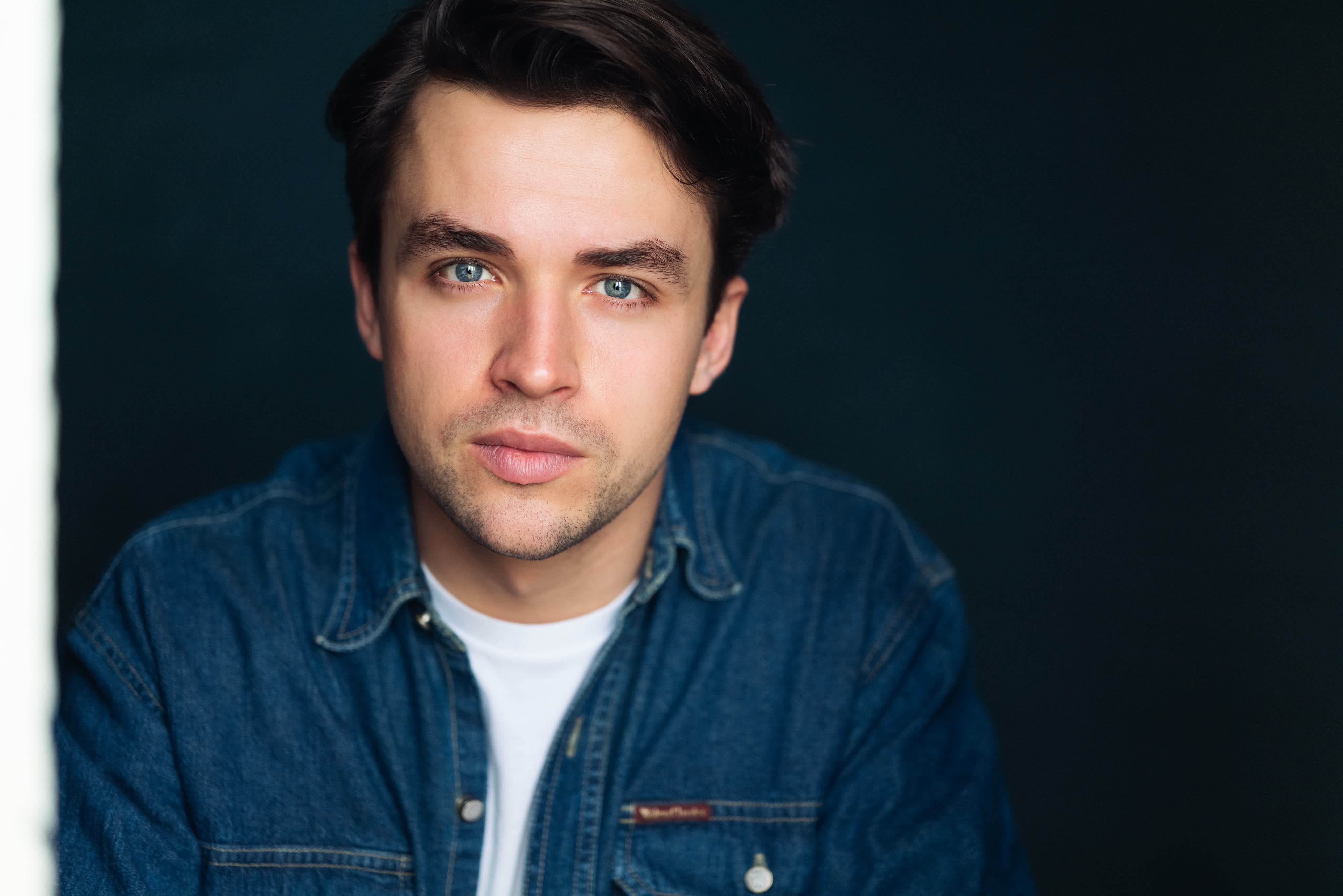 actor Andrew Horton large photo