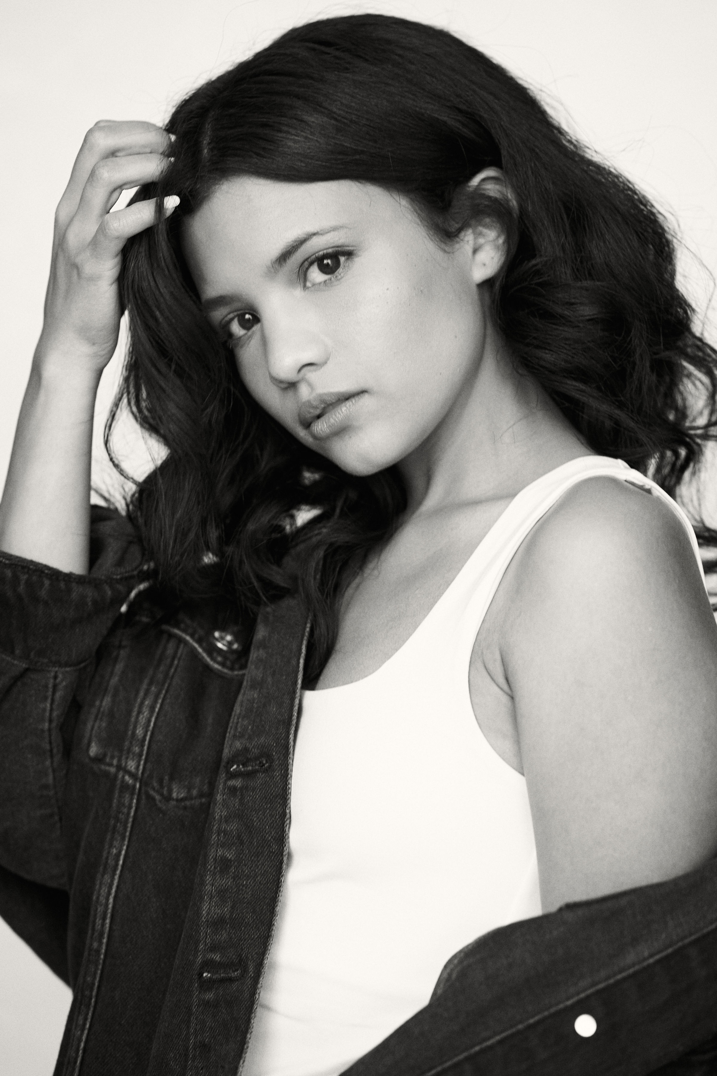 actor Nikki Rodriguez large photo