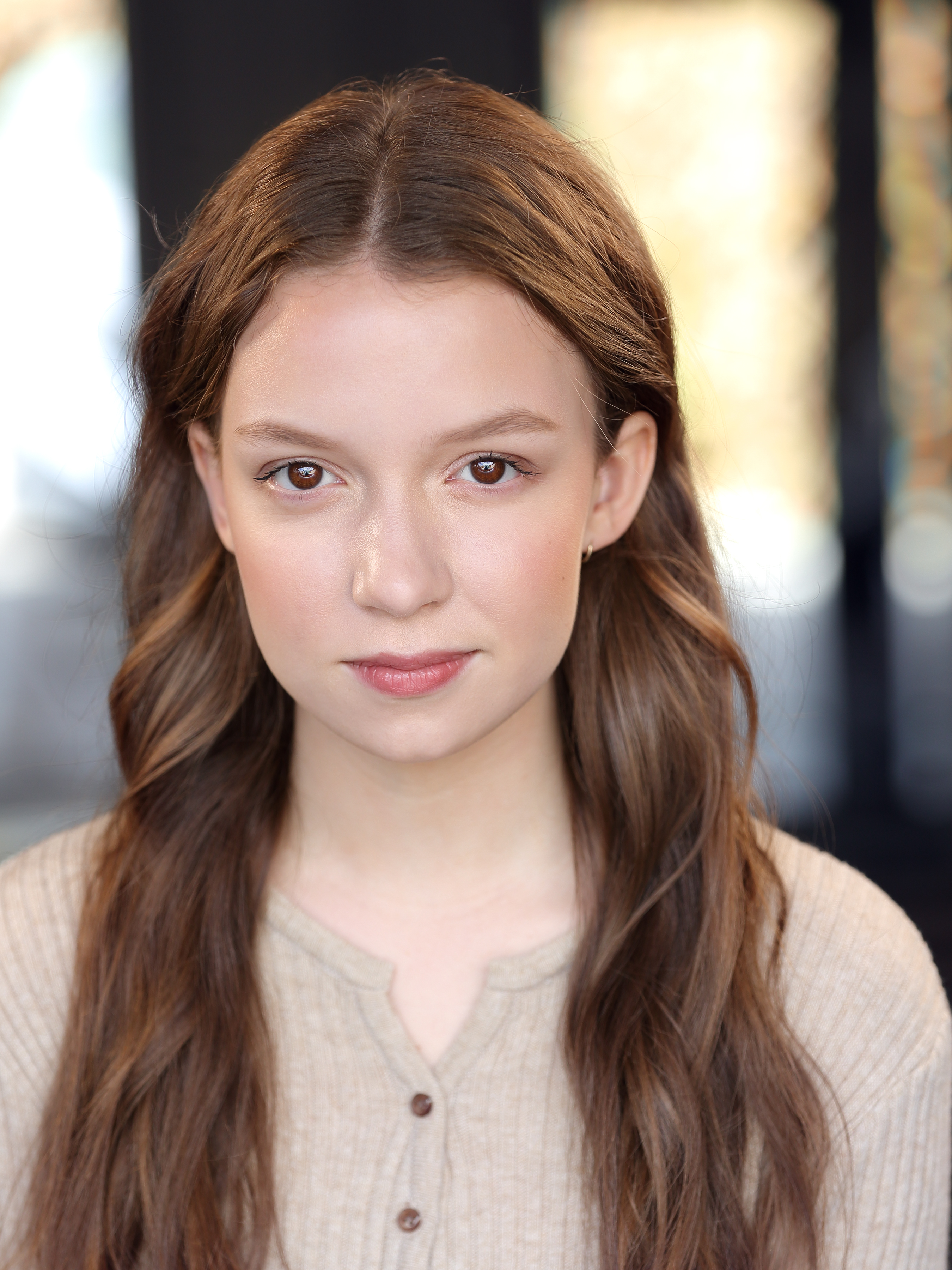 actor Zoe Wiesenthal large photo