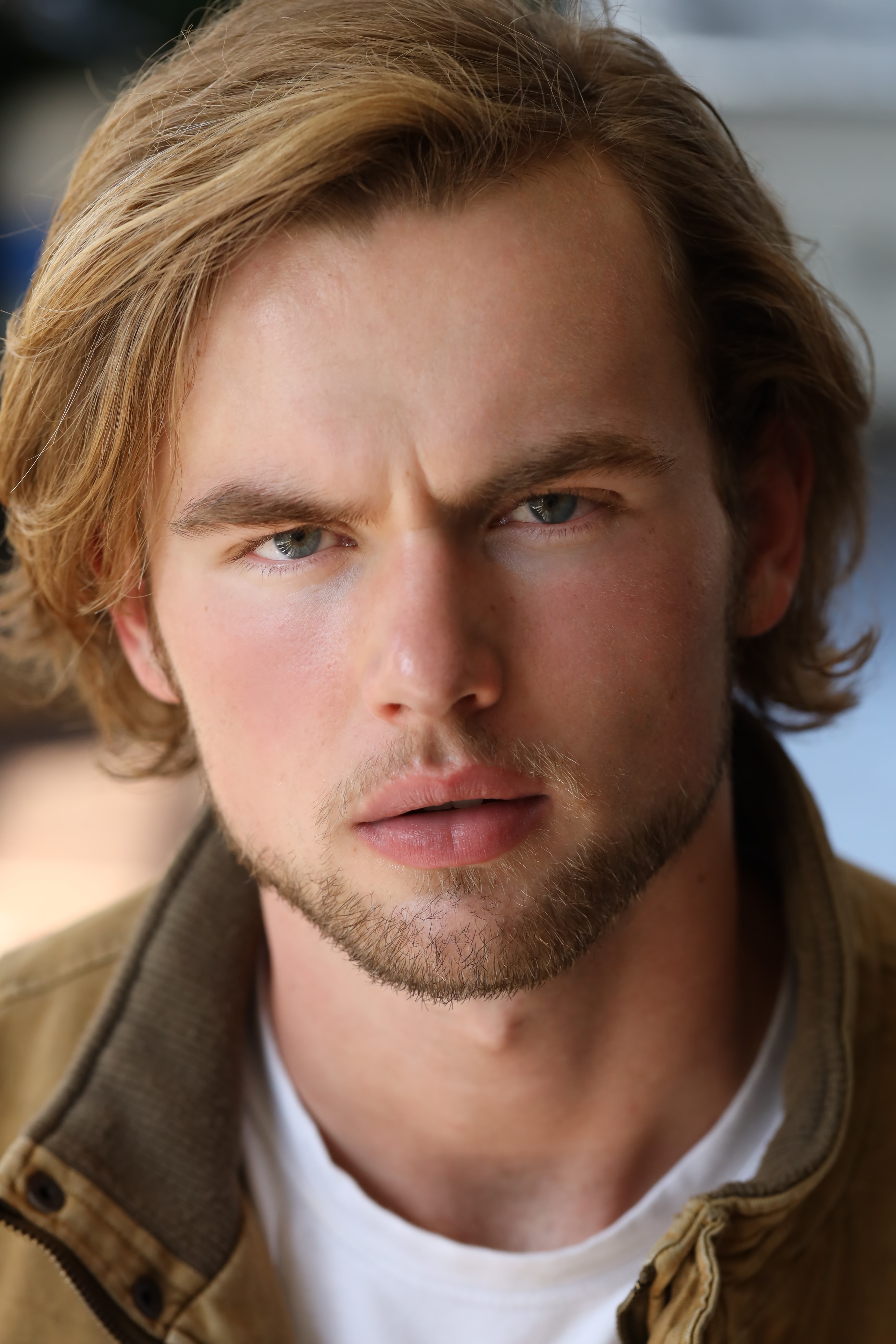 actor Garrett Wareing large photo