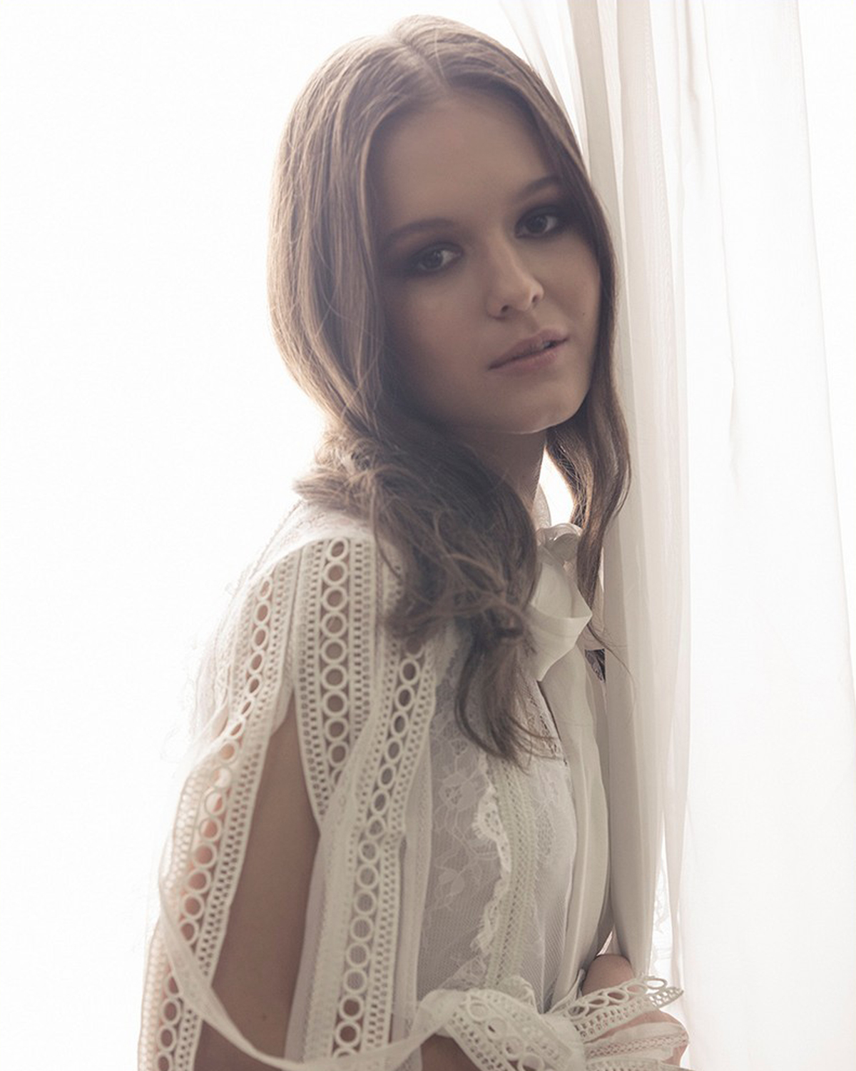 actor Izabela Vidovic large photo