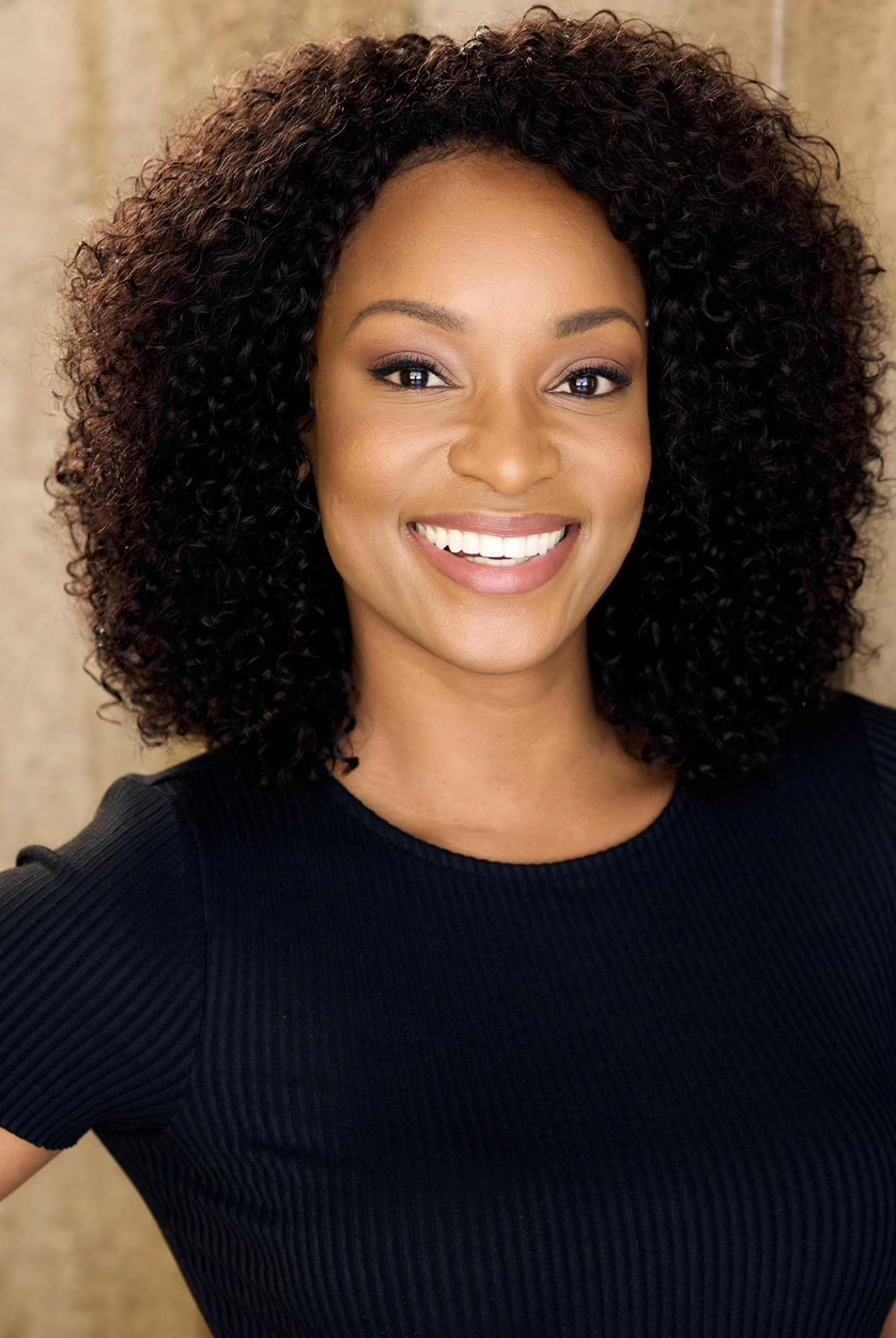 actor Ashani Roberts large photo