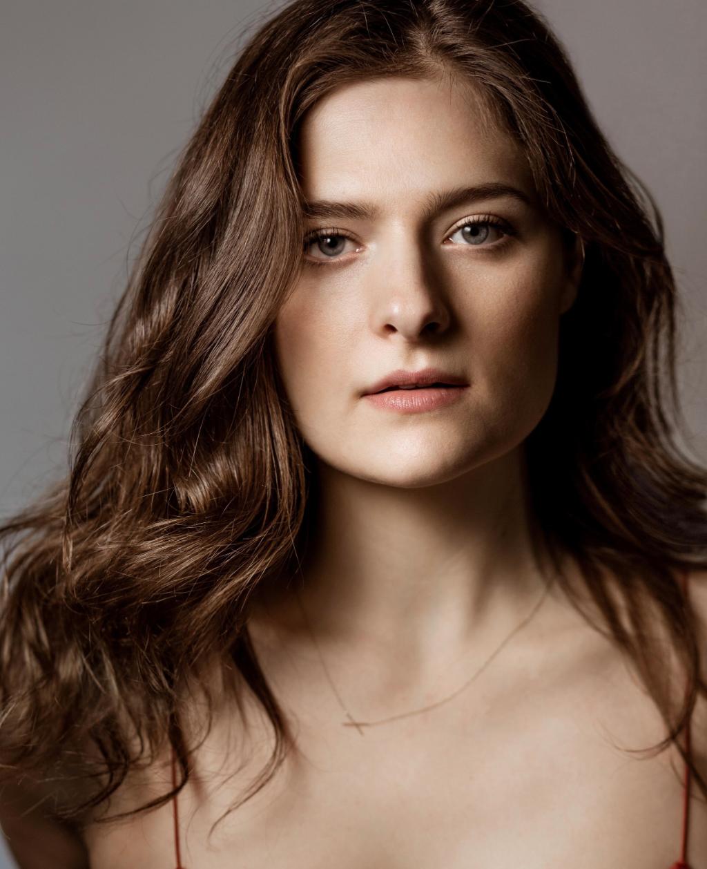 actor Louisa Jacobson large photo