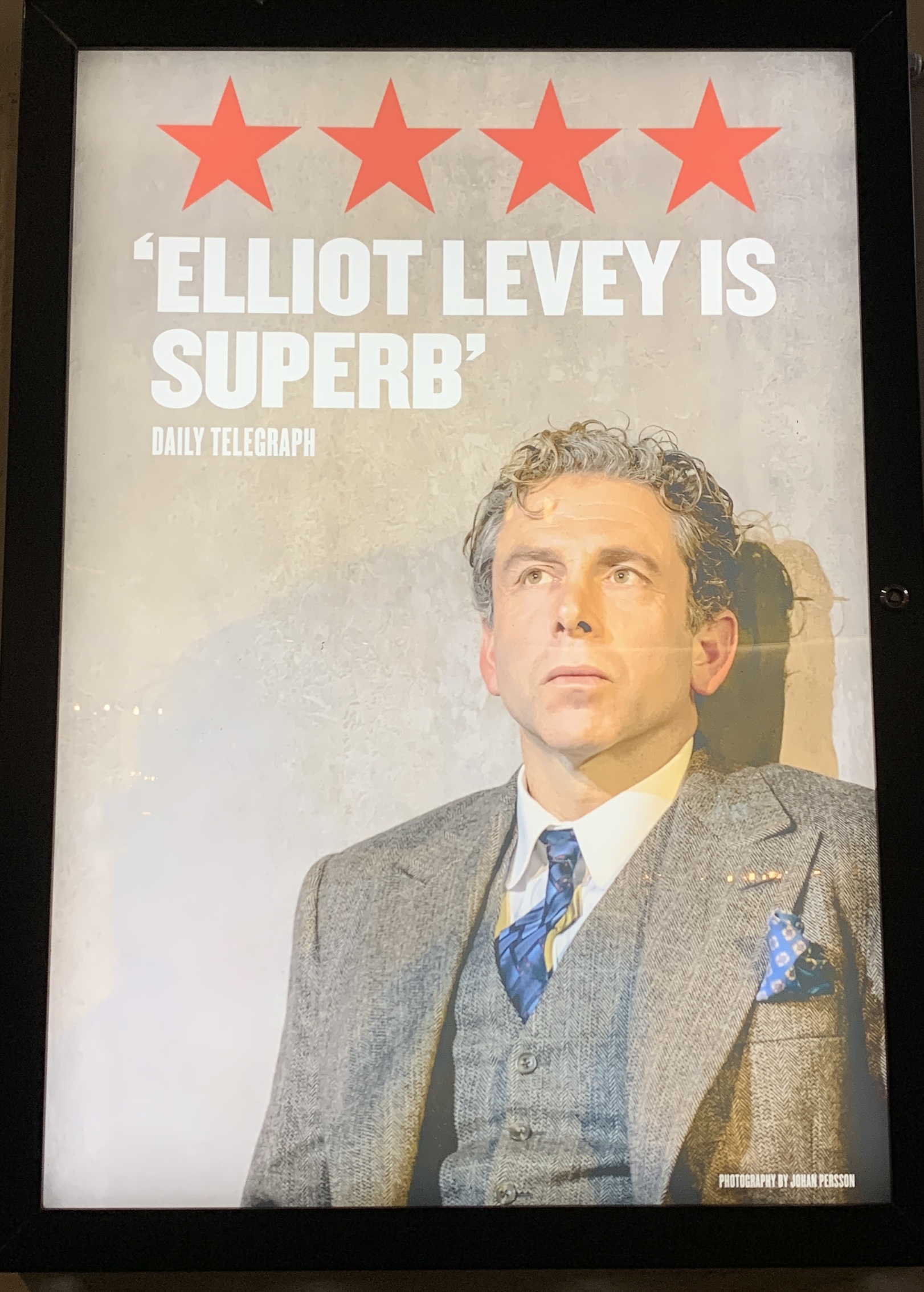 actor Elliot Levey large photo