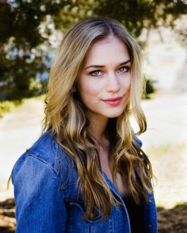 actor Elizabeth Lail large photo