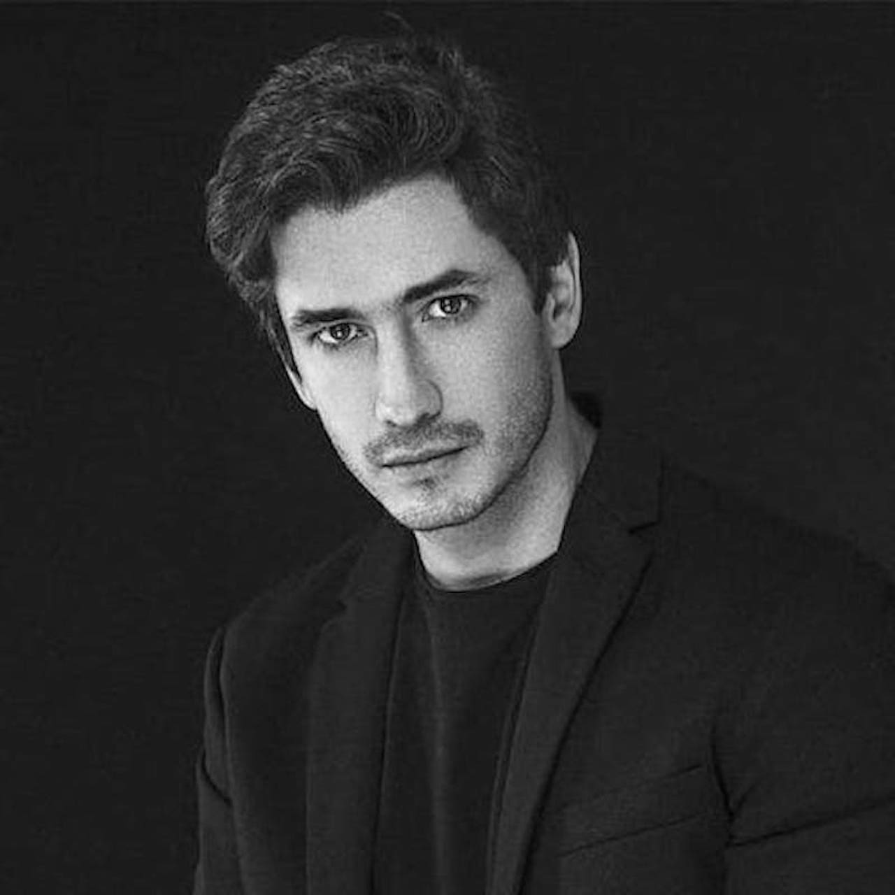 actor Juan Pablo Urrego large photo