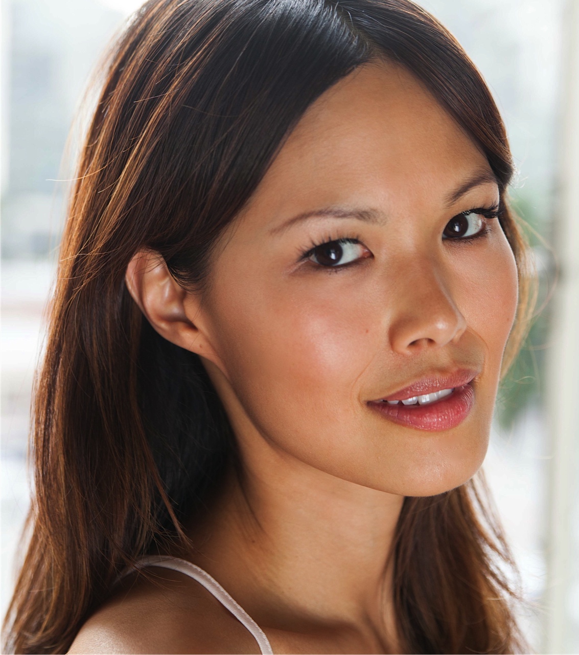 actor Elaine Tan large photo