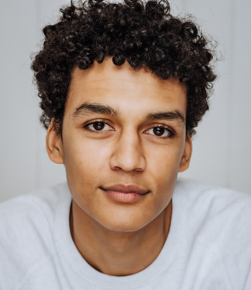 actor Evan Ellison large photo