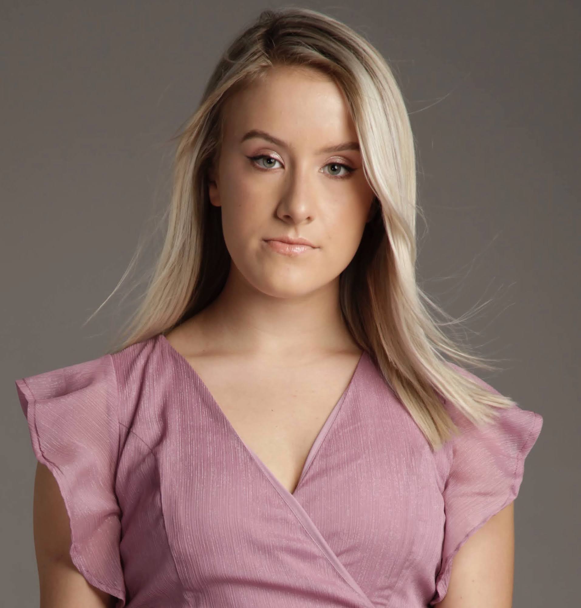 actor Gwyneth Anne Trumbore large photo