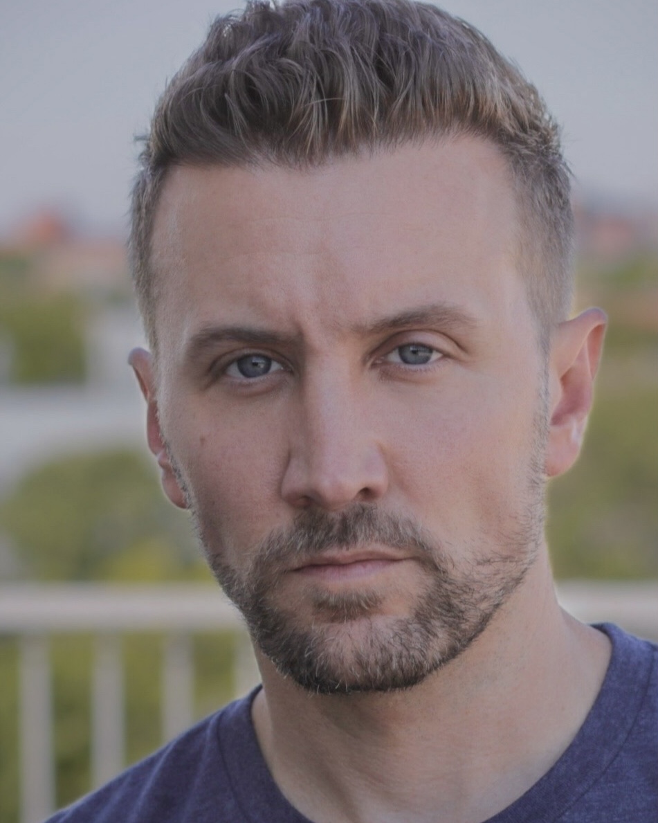 actor Justin Grace large photo