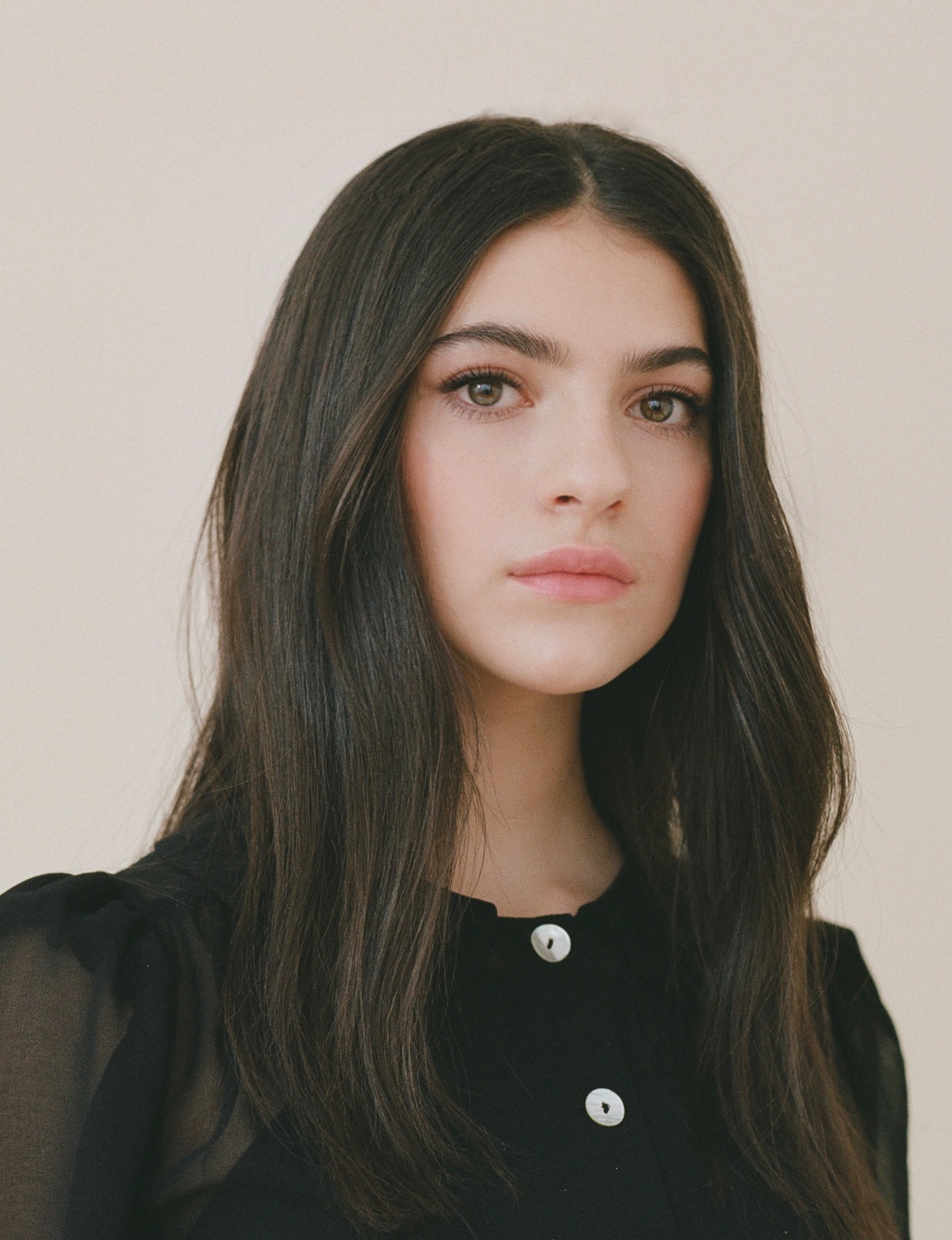 actor Ella Rubin large photo