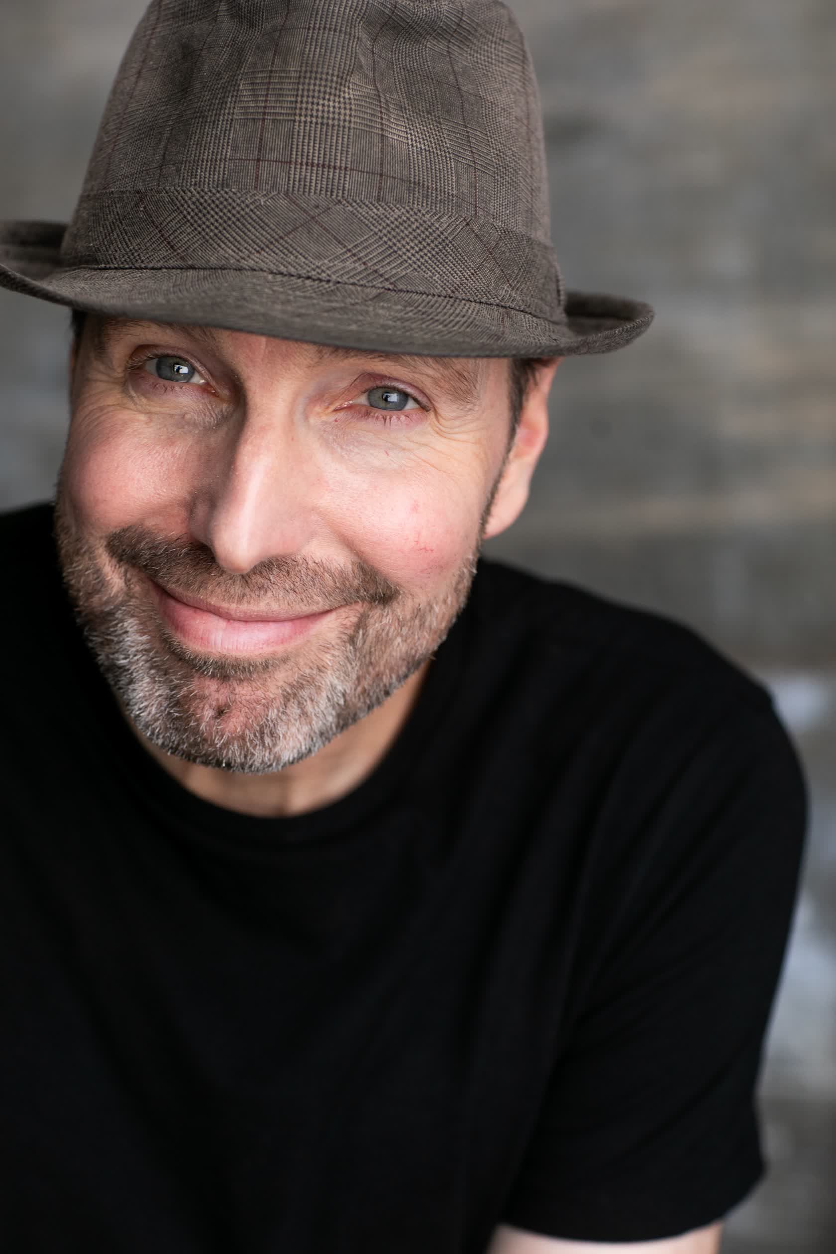 actor Alistair McKenzie large photo