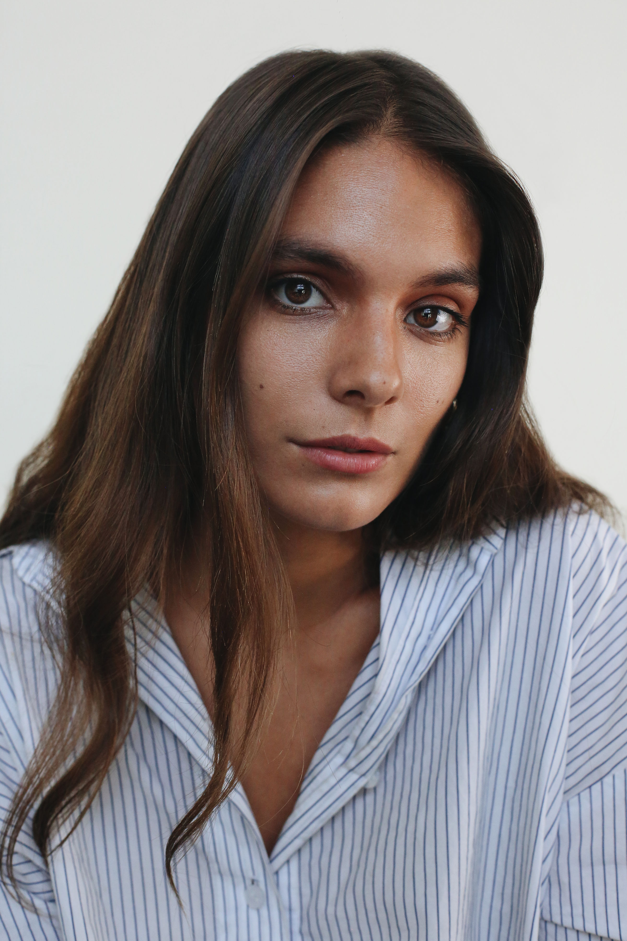 actor Caitlin Stasey large photo