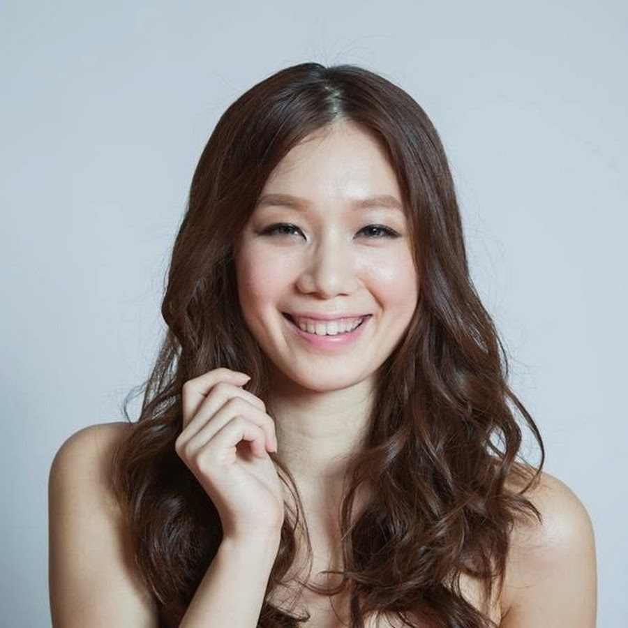 actor Helena Hsu large photo