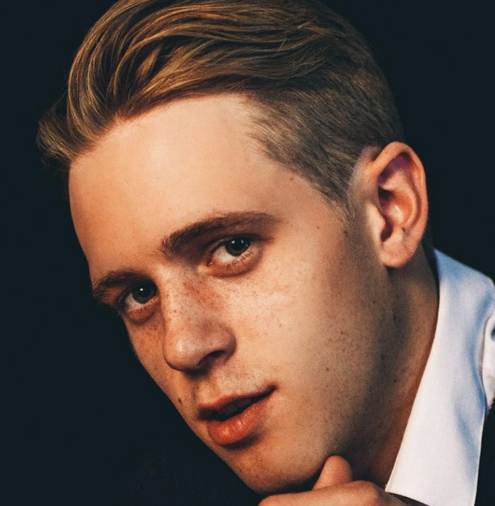 actor Dale Whibley large photo