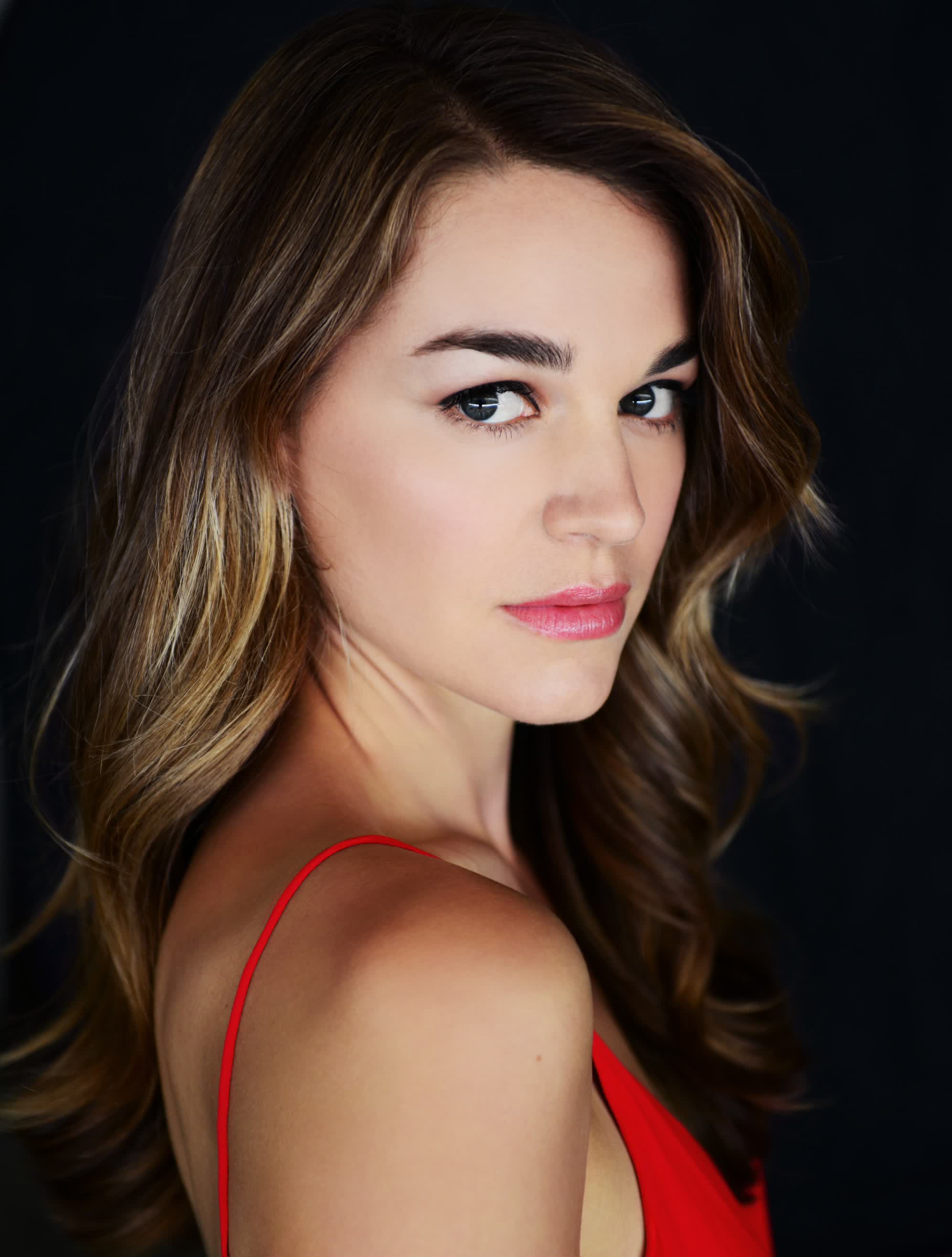 actor Laura Gordon large photo